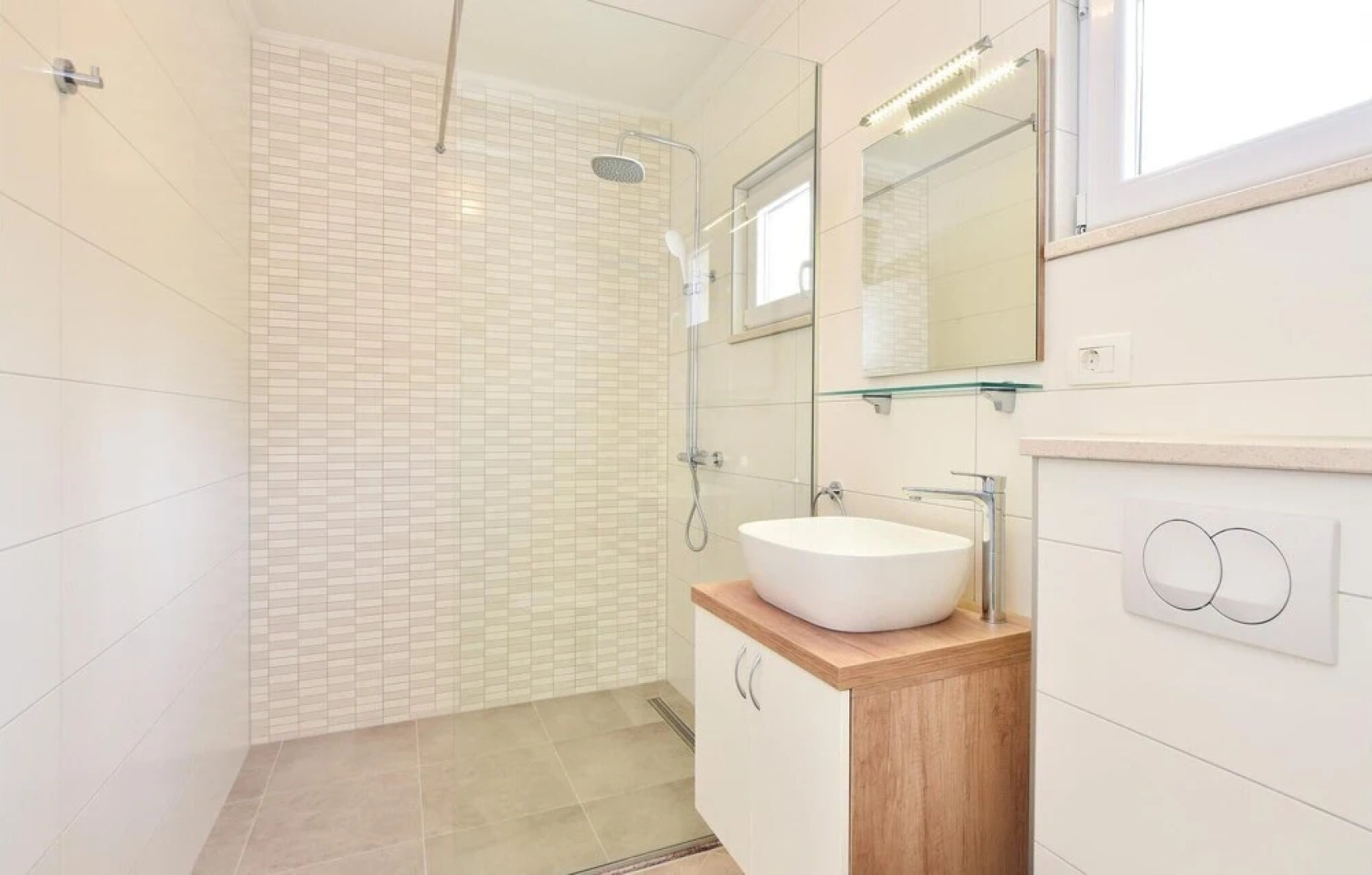 Stunning Home in Okrug Gornji With Jacuzzi, Wifi and 6 Bedrooms