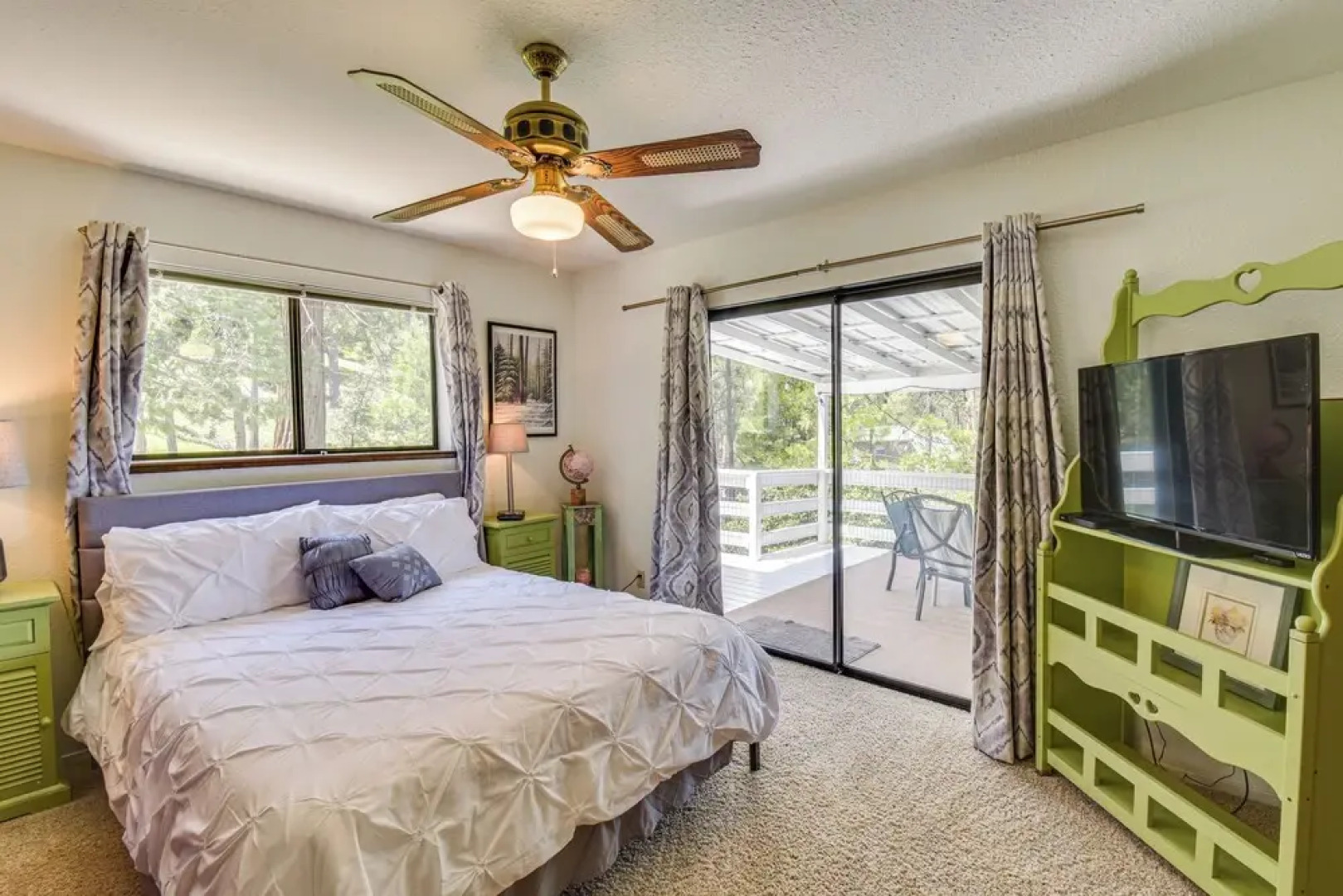 Peaceful Groveland Home w/ Deck + Fire Pit!