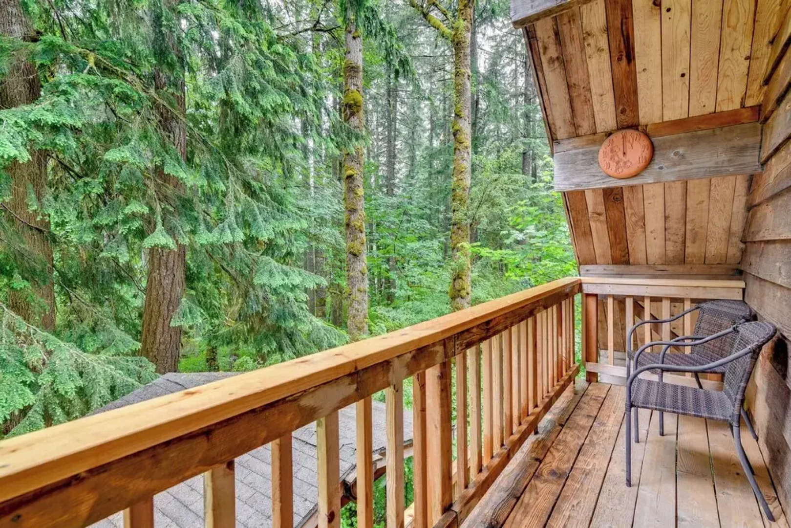 Peaceful Mt. Hood Cabin w/ Hot Tub & Fire Pit!
