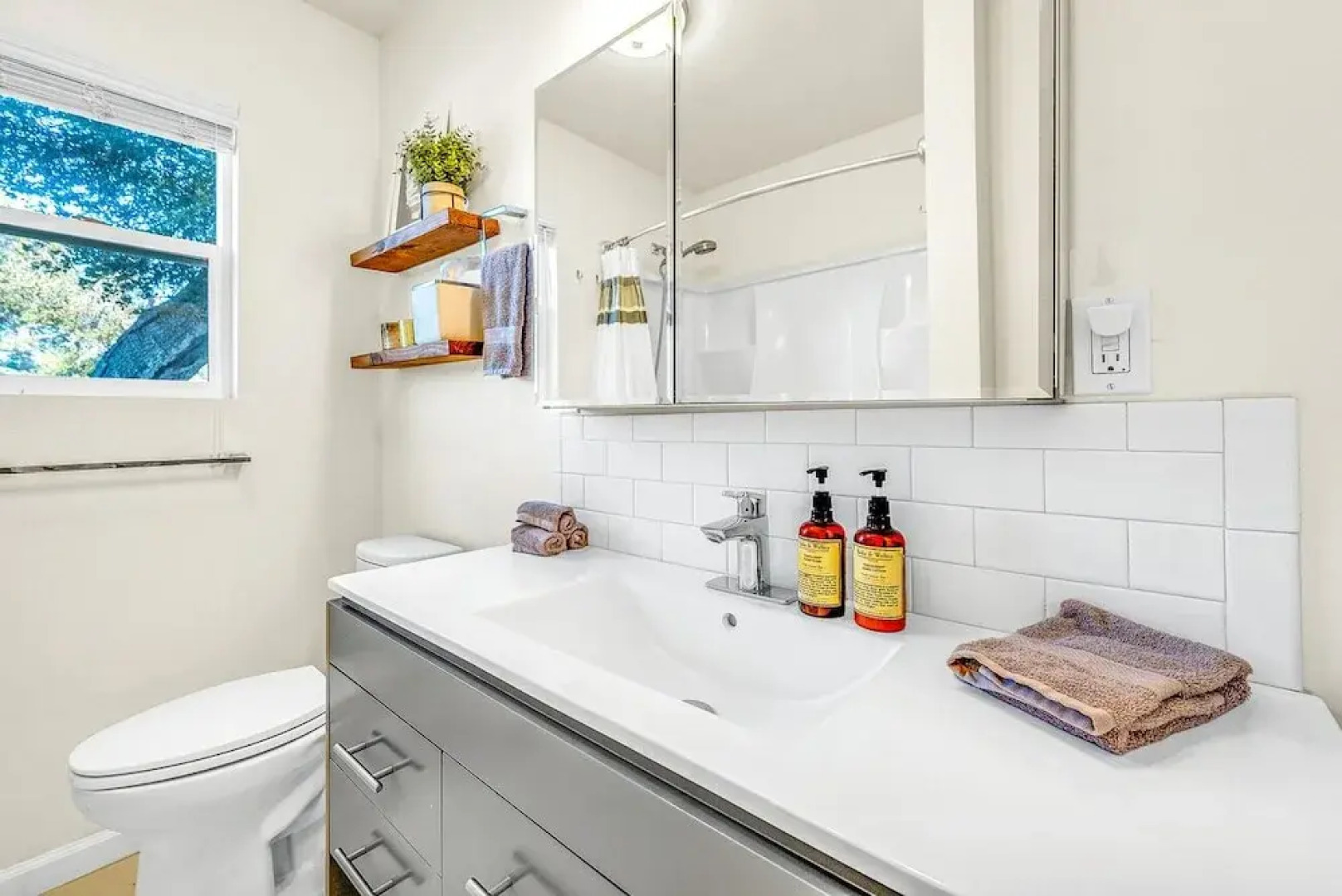 Cozy Oaks - A Coastal Getaway With Idyllic Scenery!