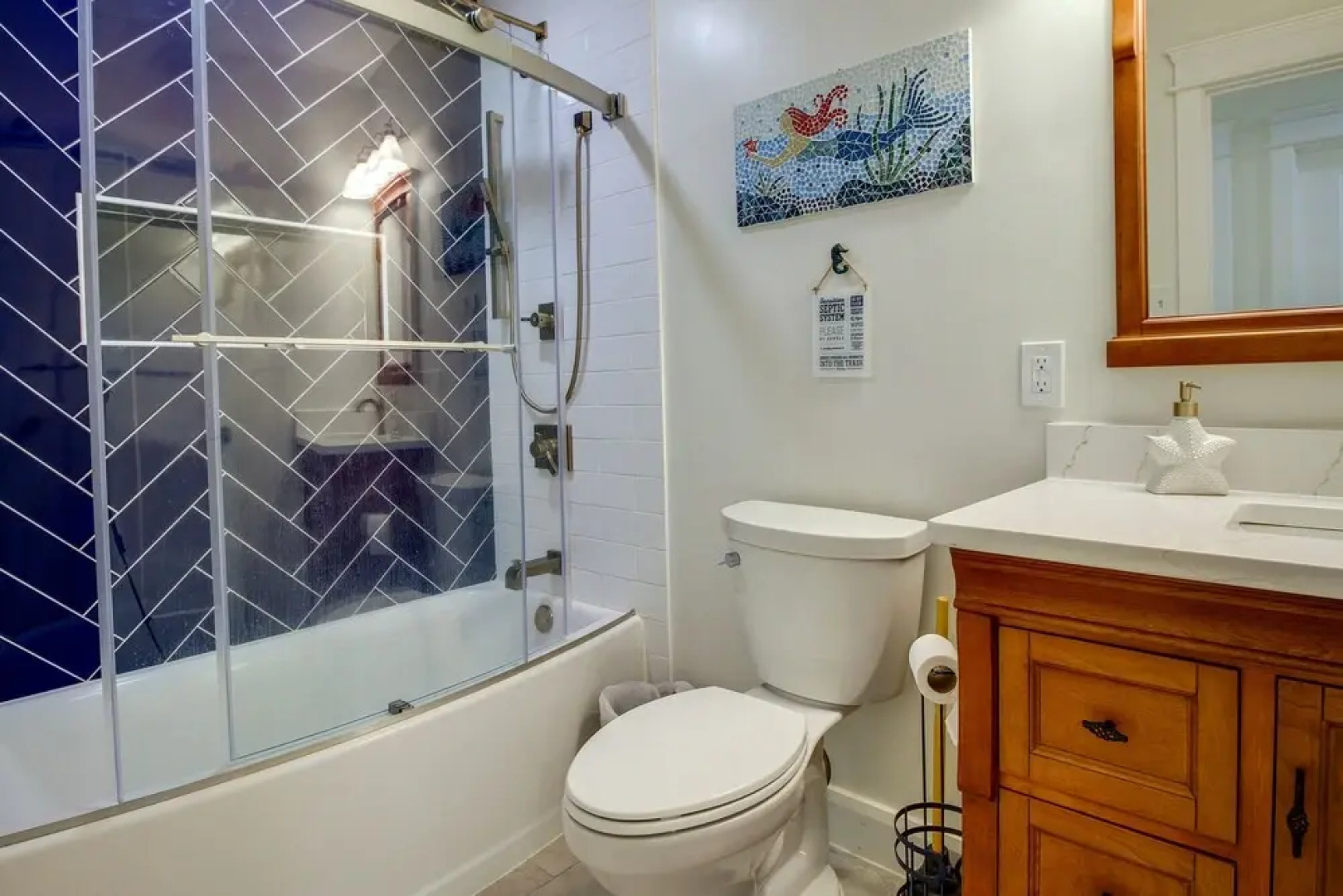 Chic Georgia Abode w/ Lounge Living: Near Beaches!