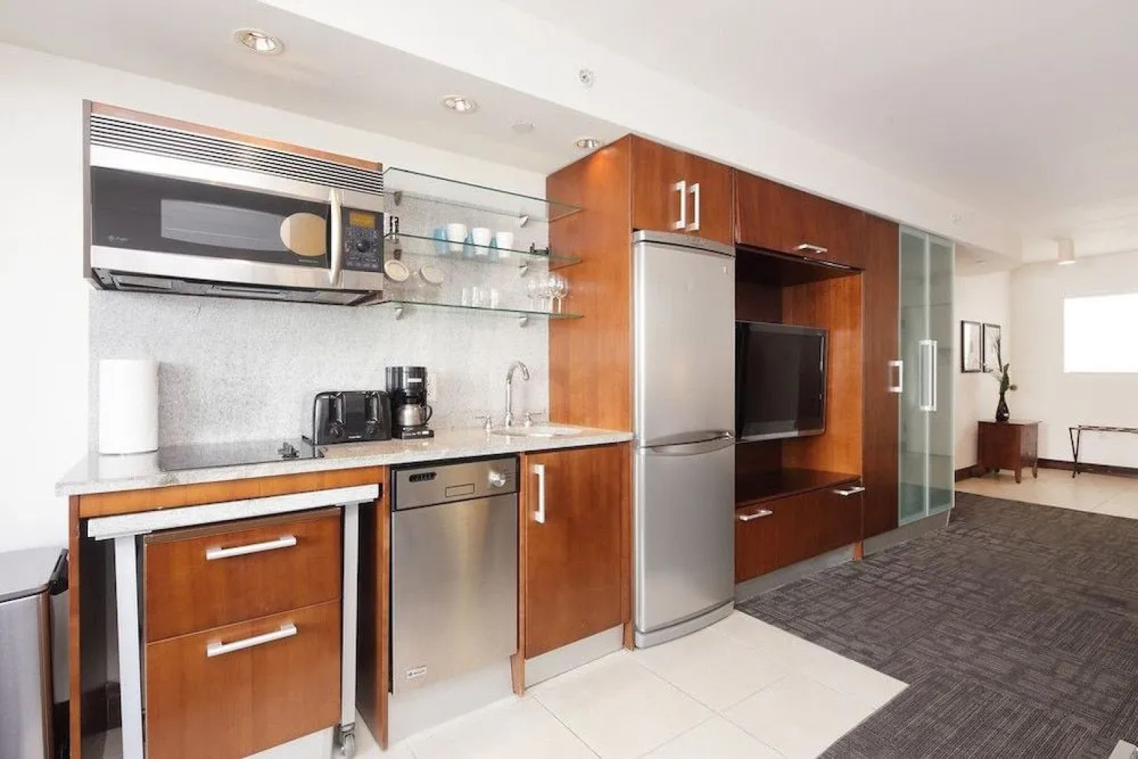 Strand Ocean Drive Suites