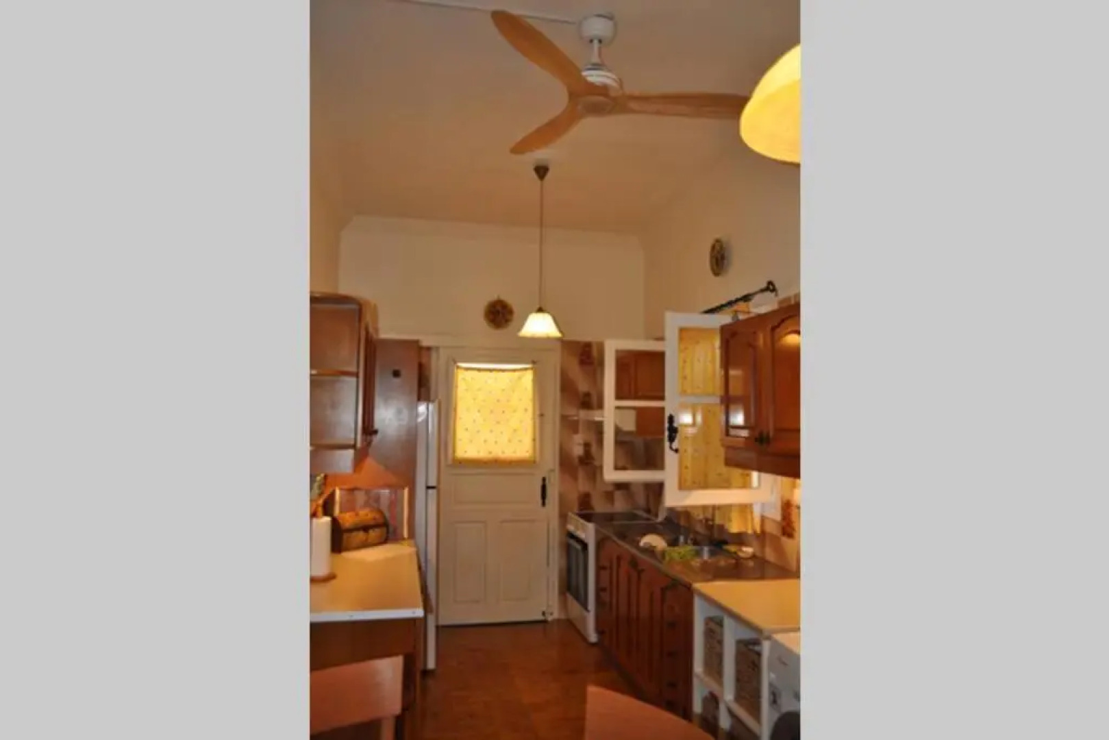 Κέντρο Αίγινα ήσυχη κατοικία90τμ δίπλα στη θάλασσα