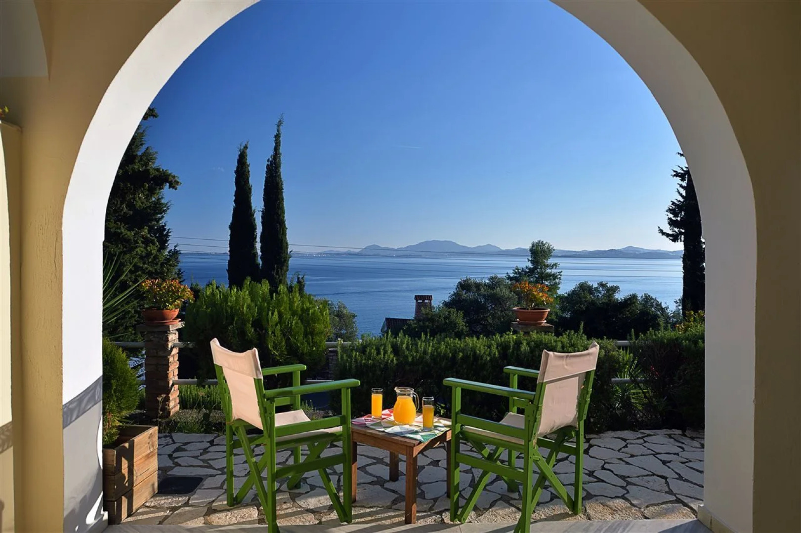 Captain's Apts Barbati