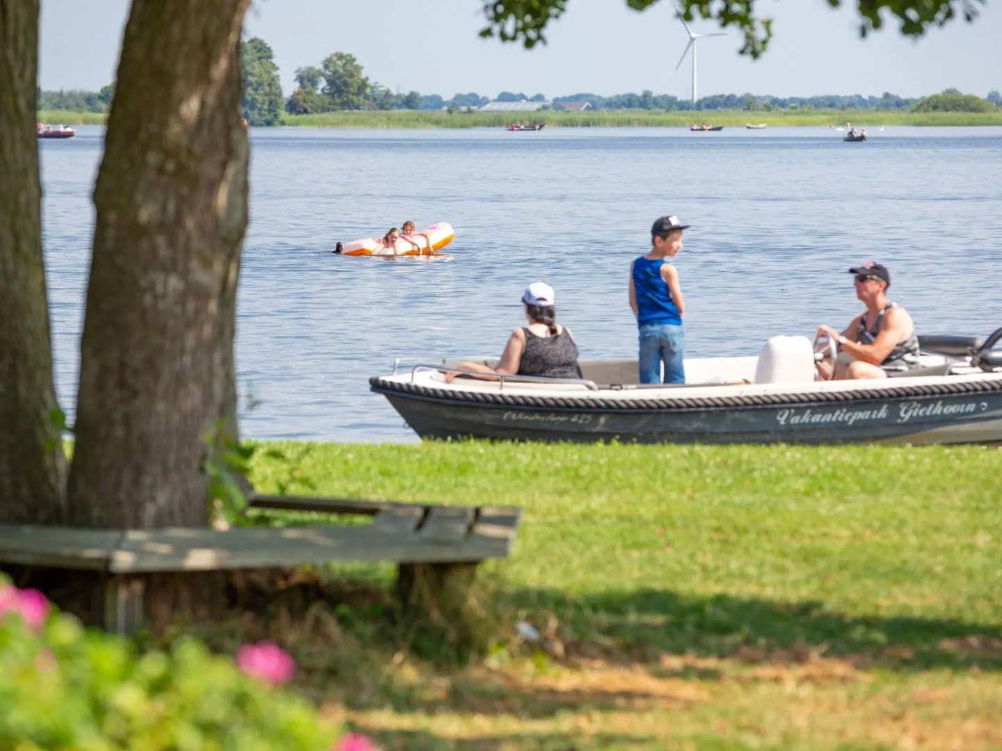 Nice chalet with ac and sloop, in a holiday park in beautiful Giethoorn