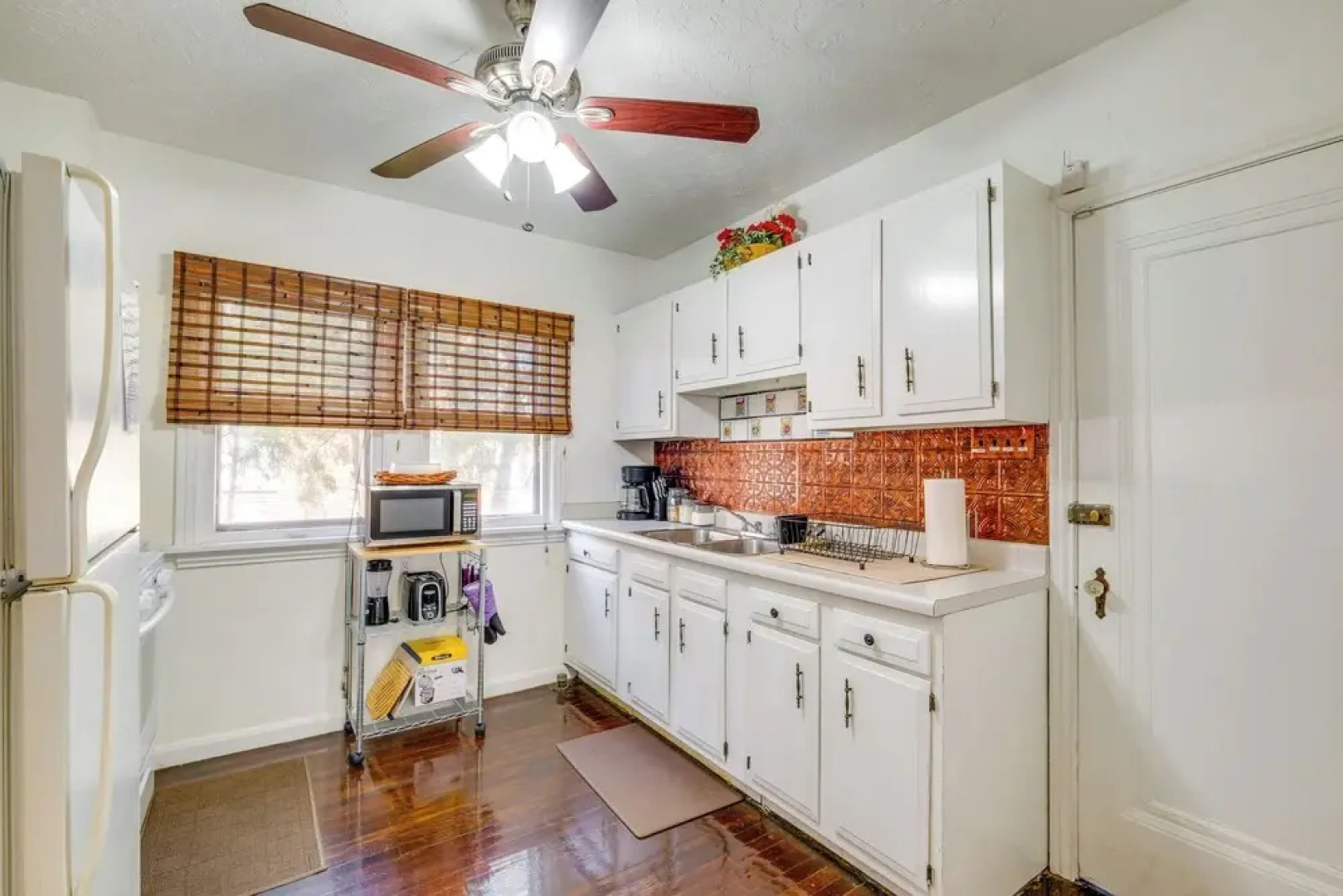 South Euclid Apt < 10 Mi to Downtown Cleveland!