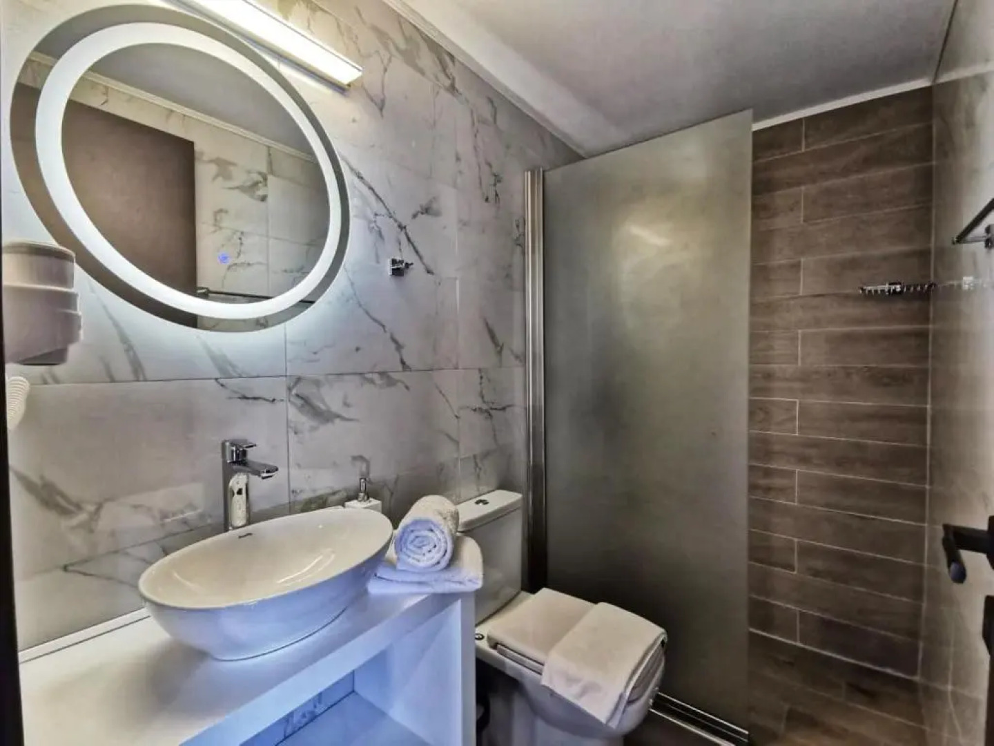 Sunrise Luxury Seaside Apartment