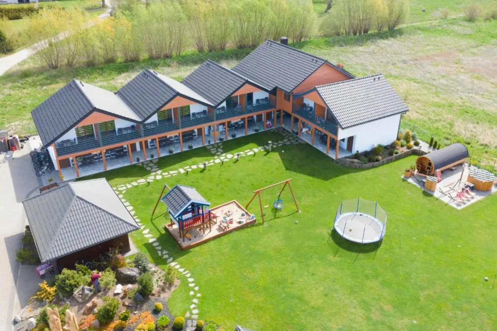 Holiday Resort With Sauna and Jacuzzi, Mielenko