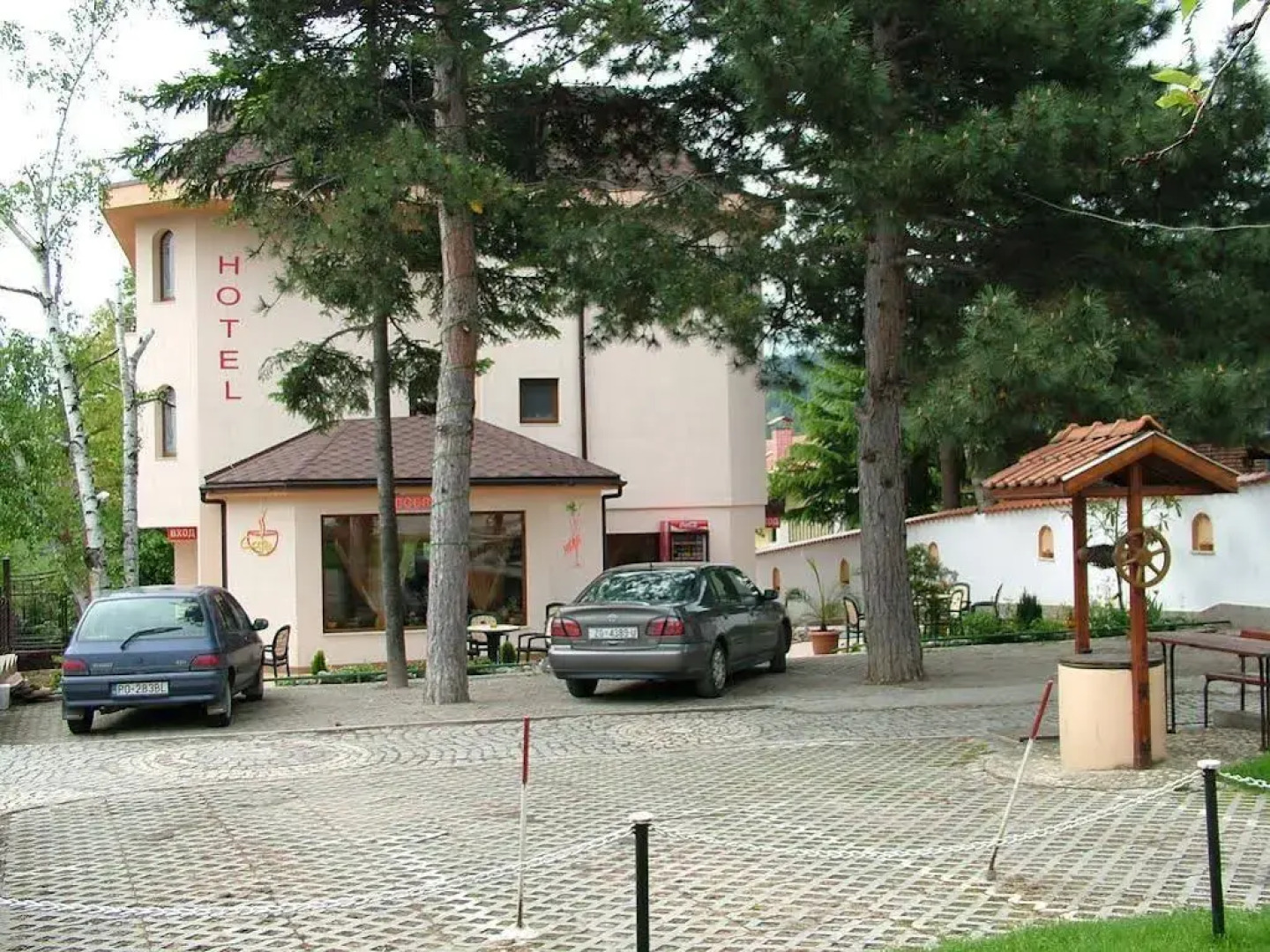 Family Hotel Emaly 1