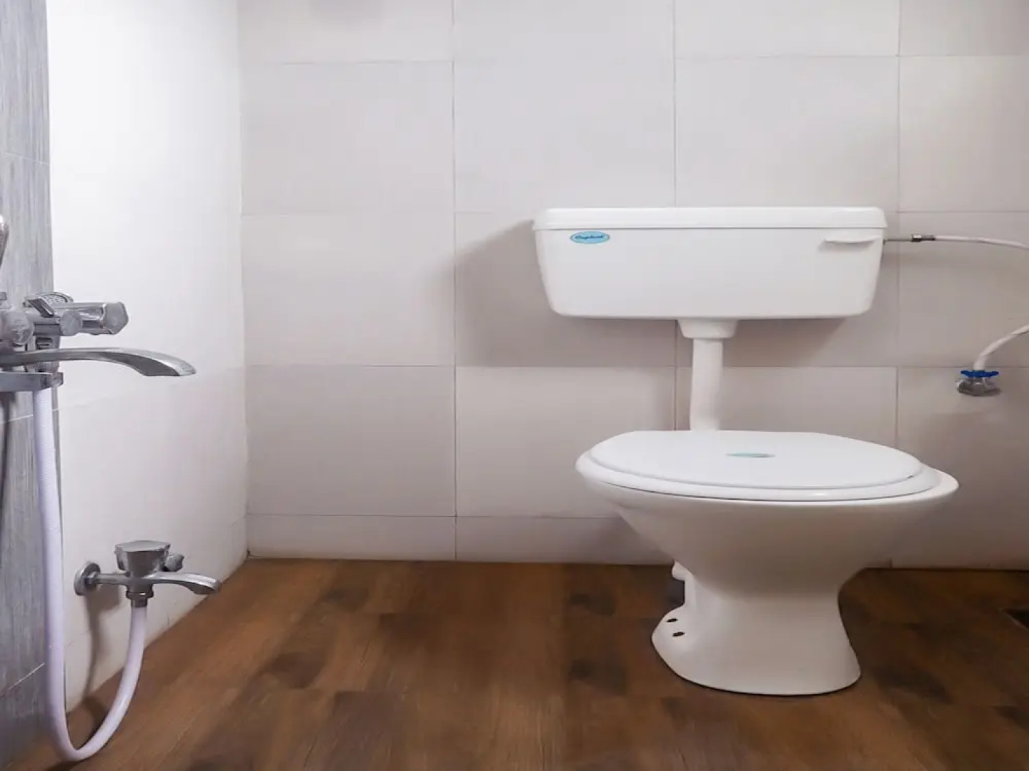 OYO 11551 Hotel Pioneer 2