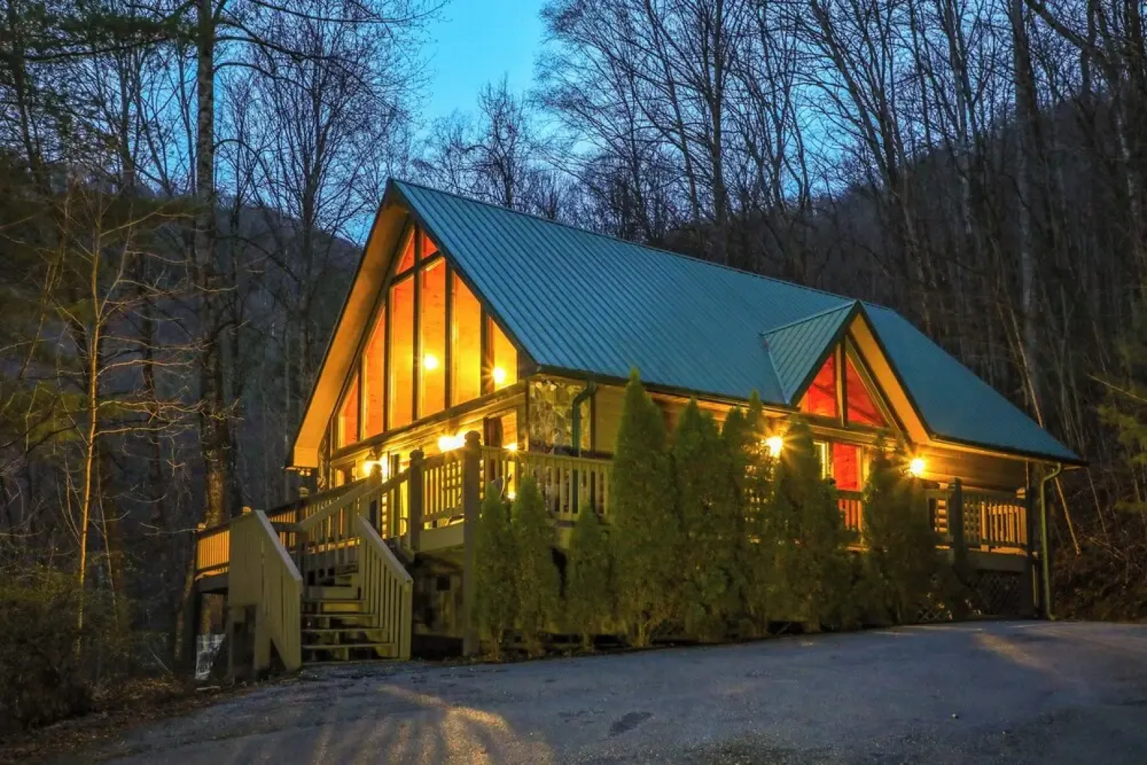 Tree-lined Cabin w/ Hot Tub & Deck in Bryson City