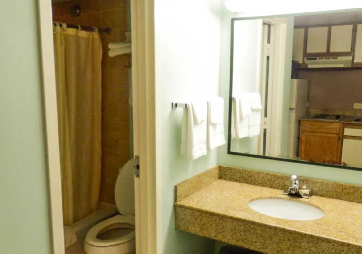 Red Roof PLUS+ & Suites Virginia Beach – Seaside