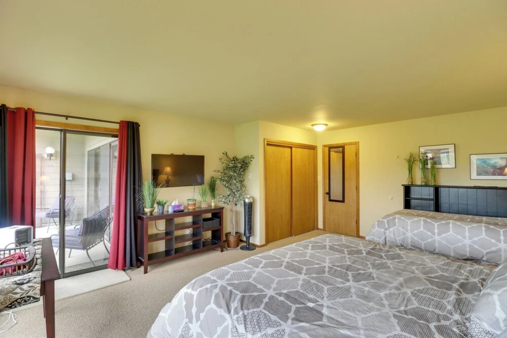 Bigfork Condo w/ Hot Tub Access, By Lake!