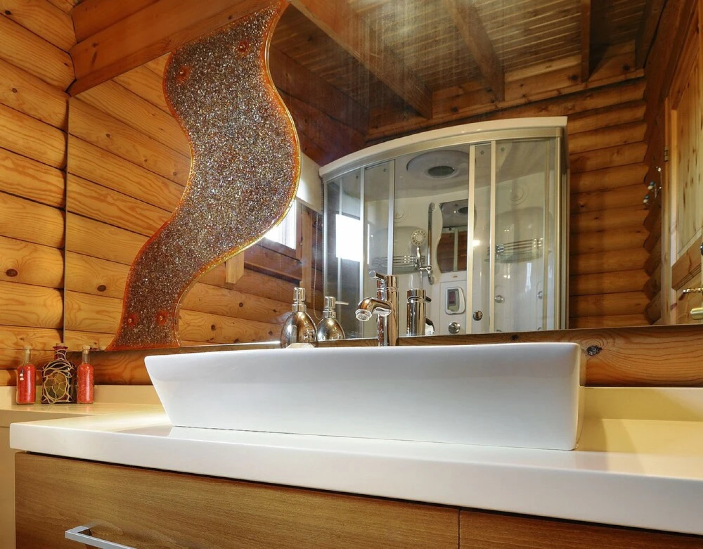 Lakkia - Wooden Residence