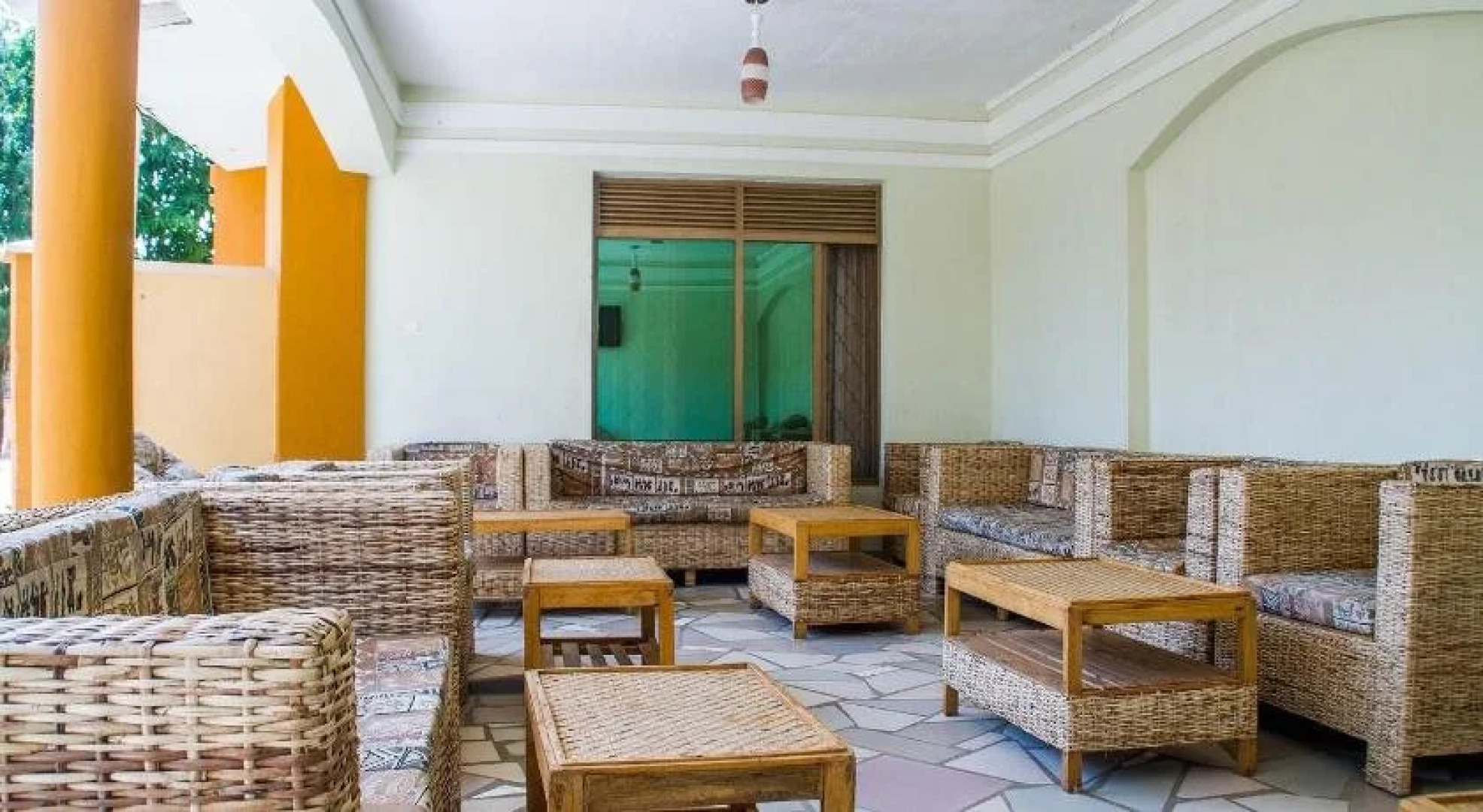 Tropical Suites Hotel