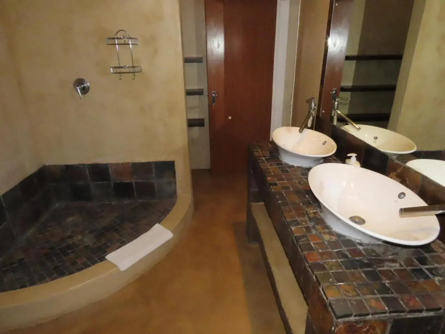 Sunset Lodge & Safaris