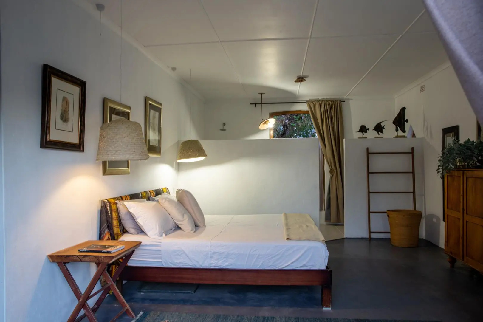 Ebonymoon Guest House and Studio