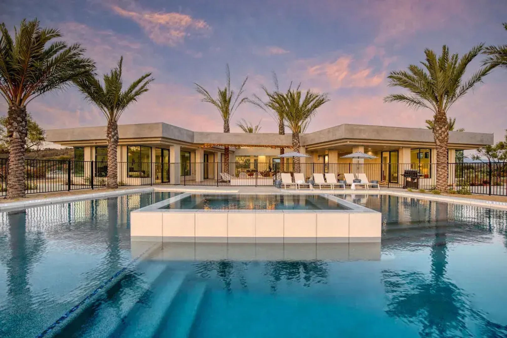 Oasis Del Sol by AvantStay Pool, Hot Tub, Views, Outdoor Dining, Open Spaced Living Area