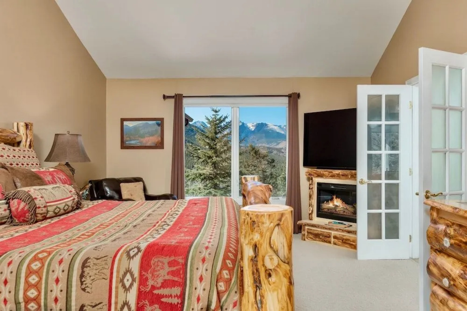 Awestruck Luxury Vacation  At Windcliff 3 Bedroom Home by RedAwning