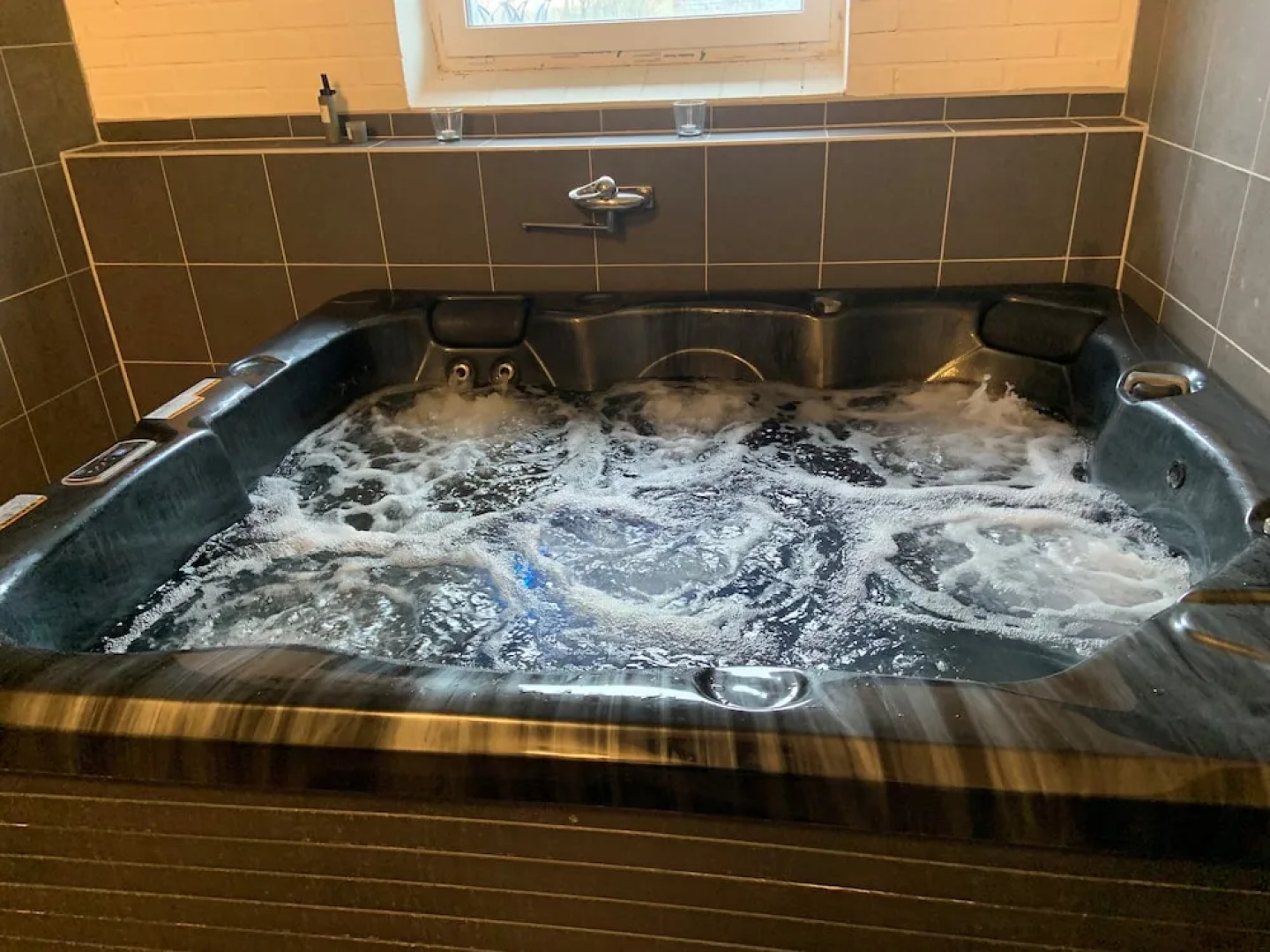 Alingsgård B&B - Spabad, bastu, gym, behandlingar & padelbana