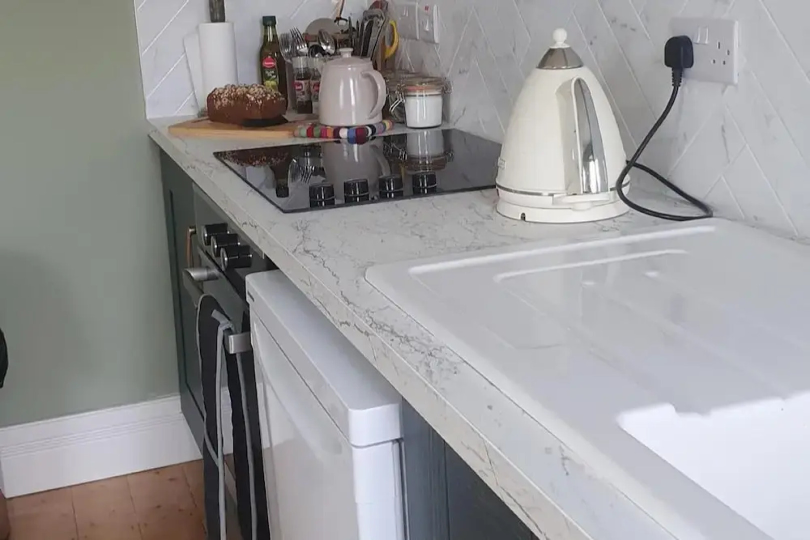 Apartment-sleeps2-parking-garden-patio