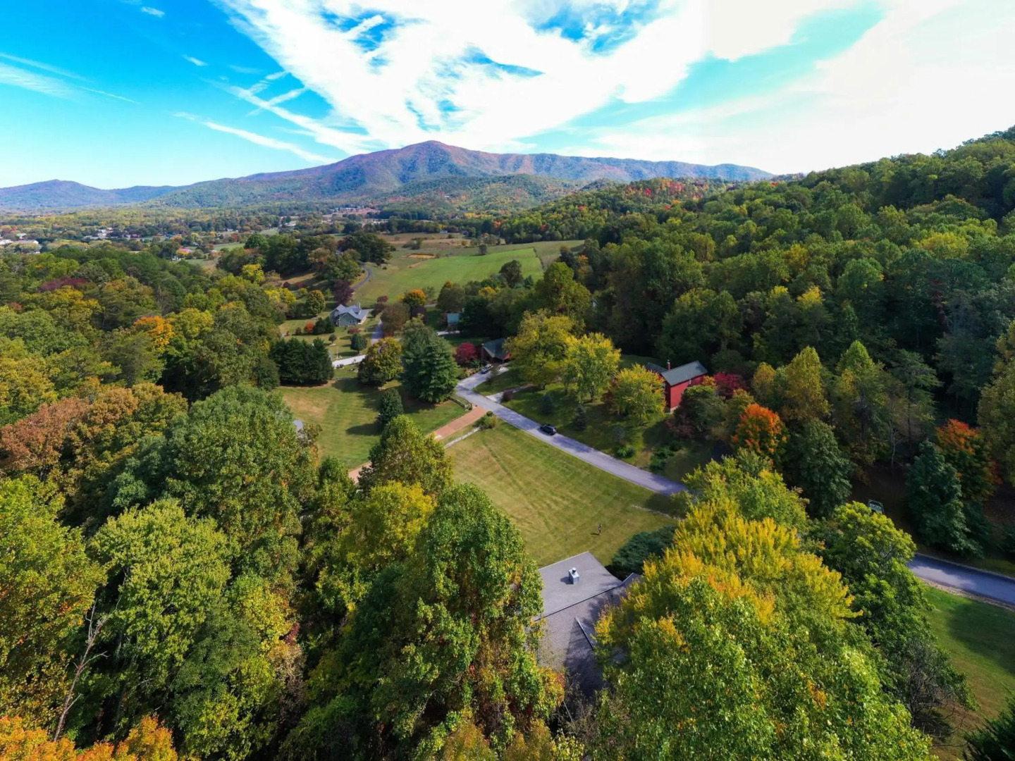 Ole Smoky BnB - Game Room, Hot Tub, Mtn Views!
