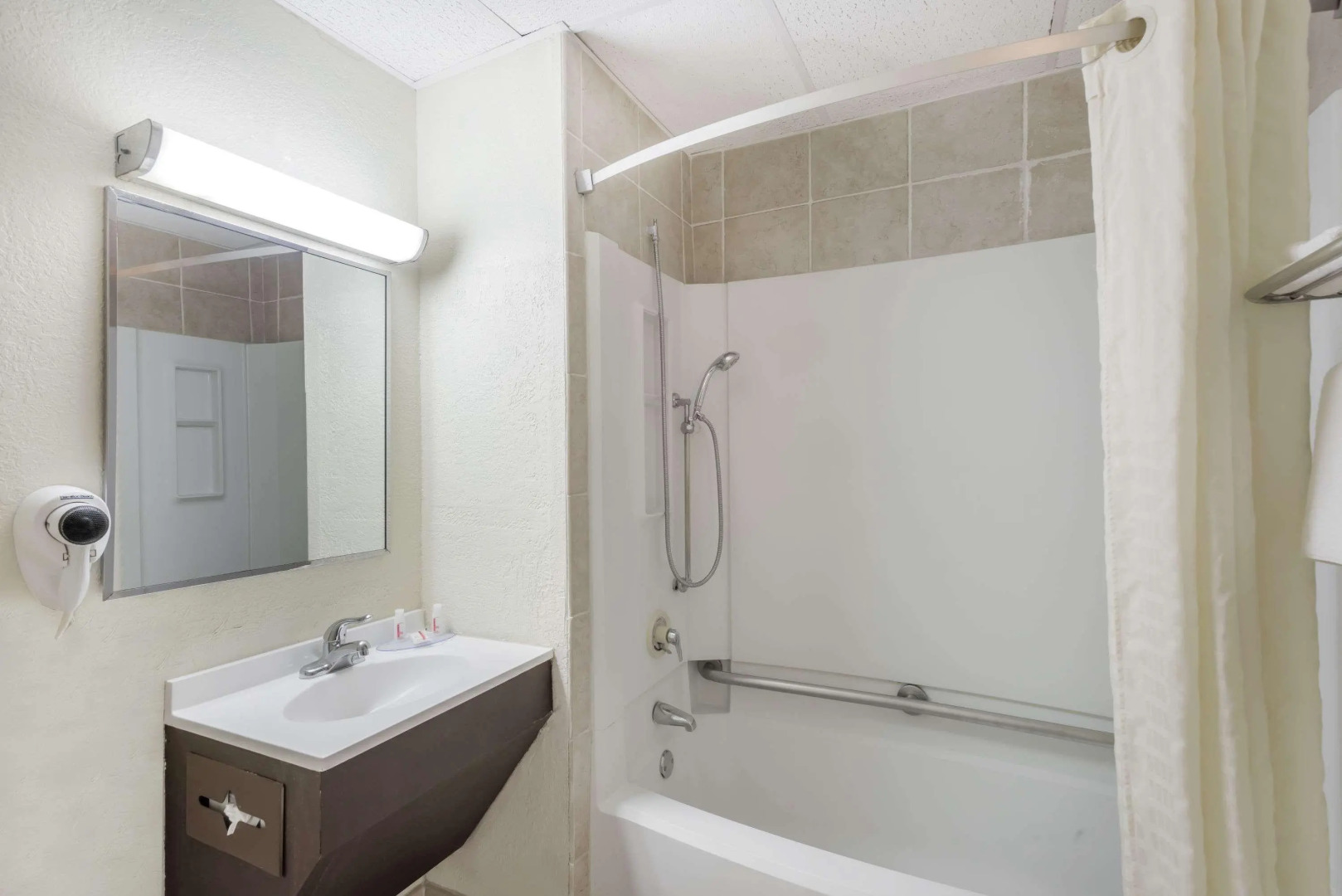 Super 8 by Wyndham Danbury