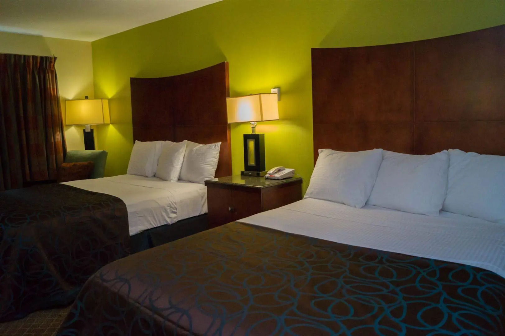 Sullivan Trail Inn & Suites