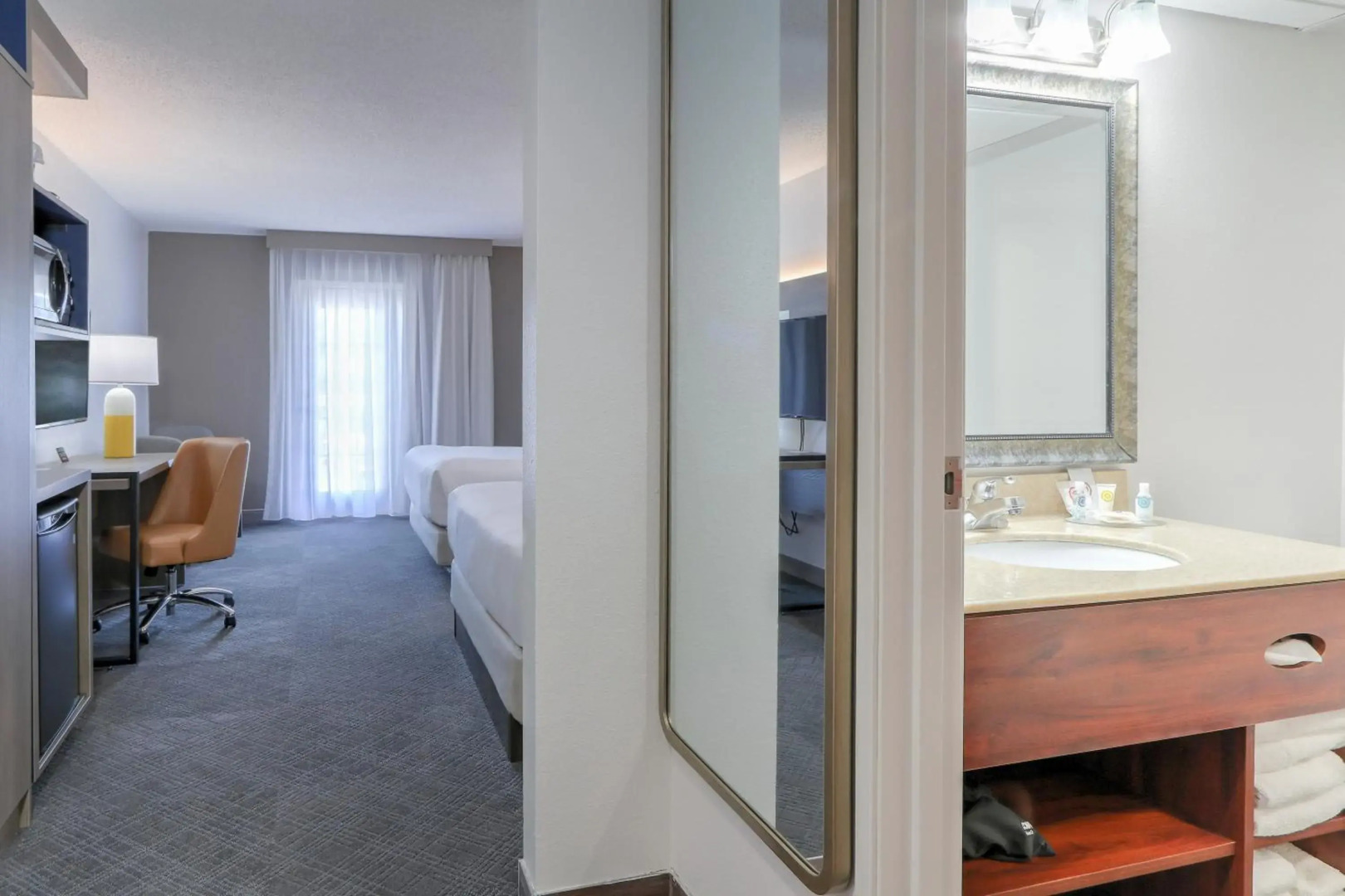 Comfort Inn & Suites At Dollywood Lane