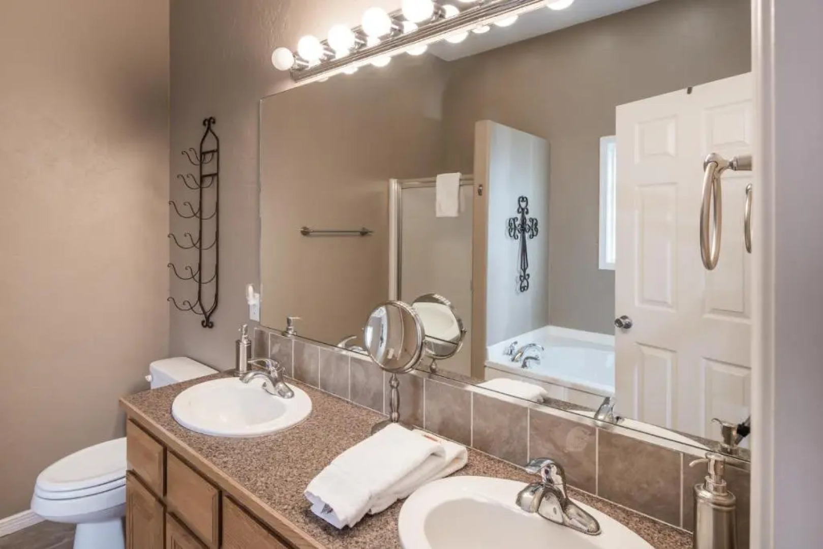 Alto Family Escape - Four Bedroom Cabin with Hot Tub