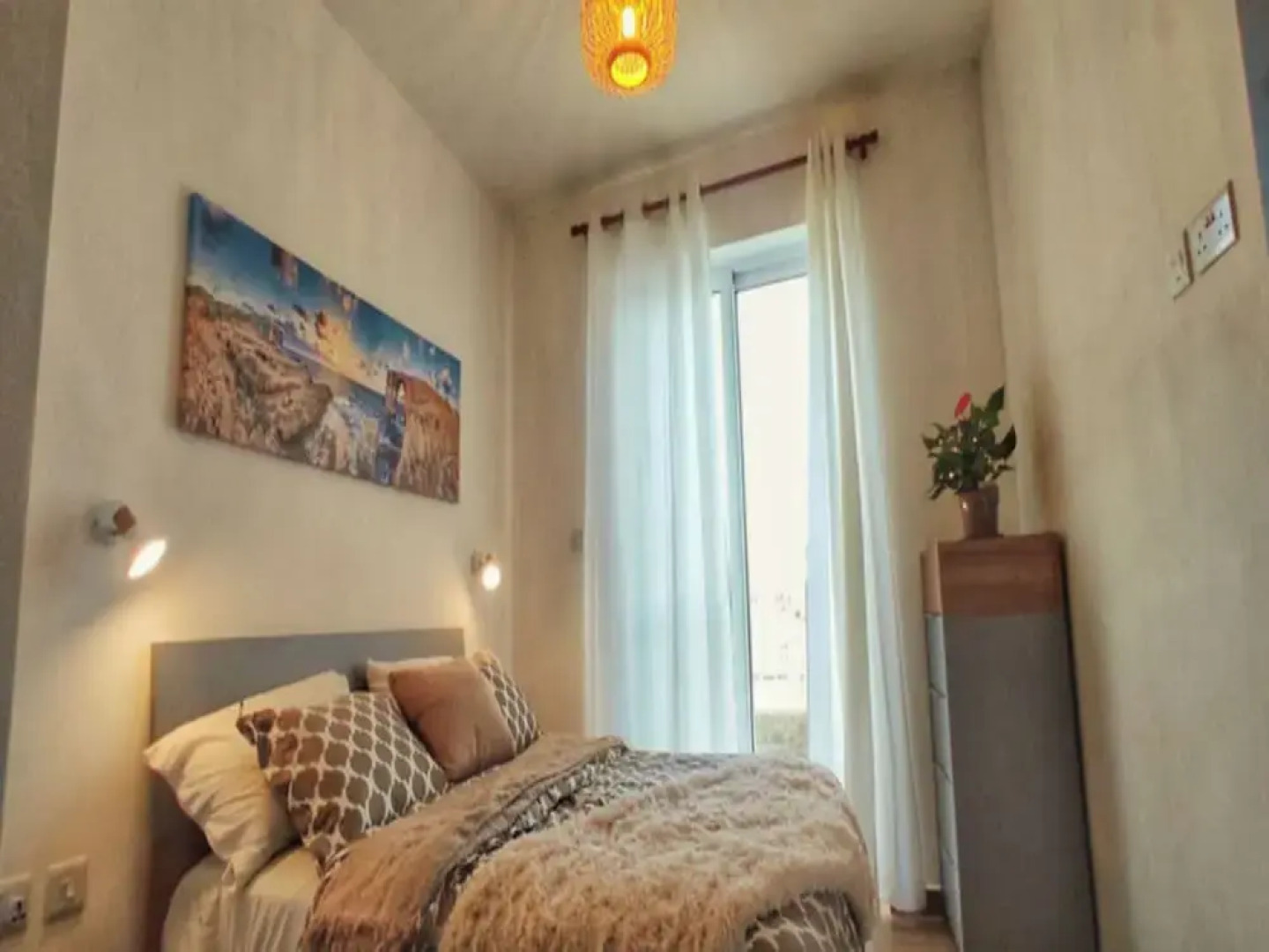 Modern 3 Bedroom Penthouse With Rooftop Views