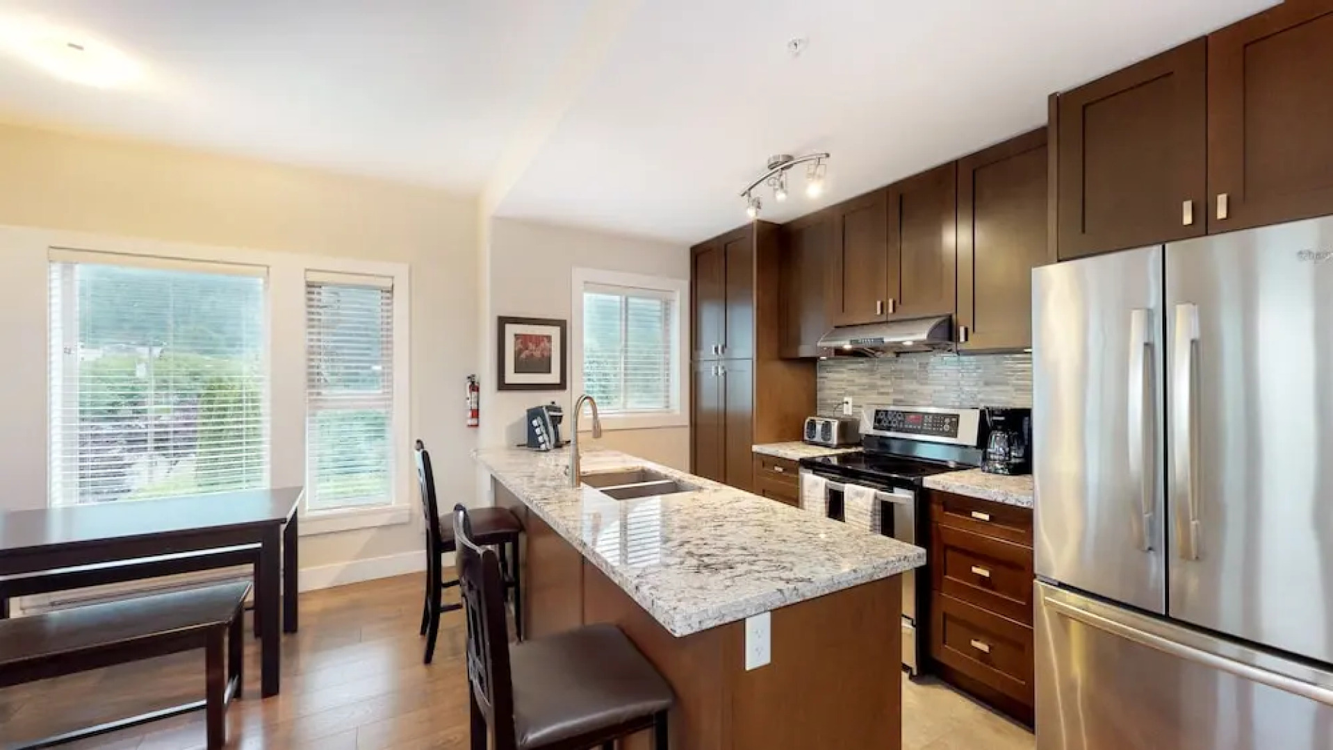 Harrison Lake View Suites