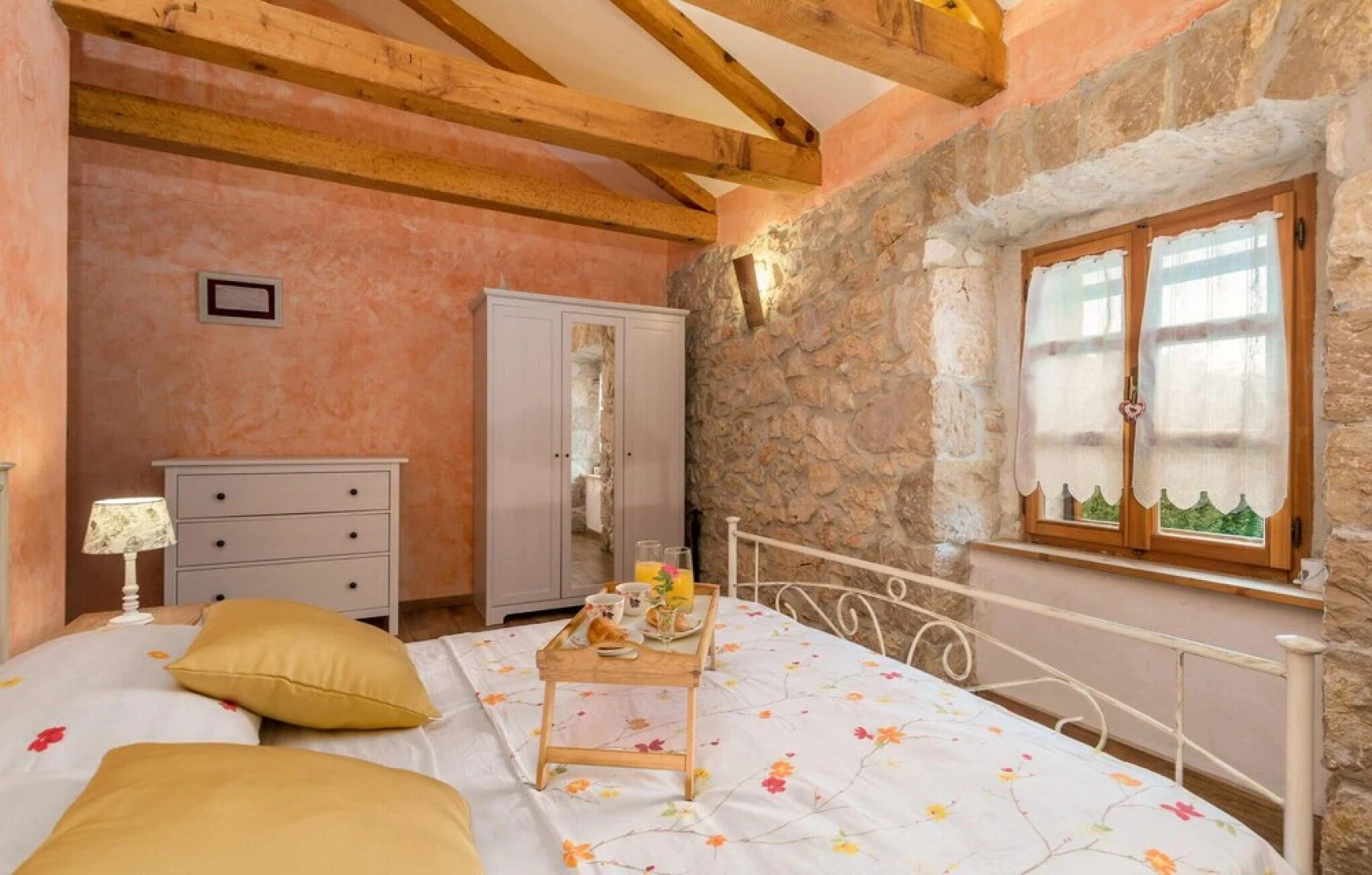 Beautiful Home in Kras With Wifi and 2 Bedrooms