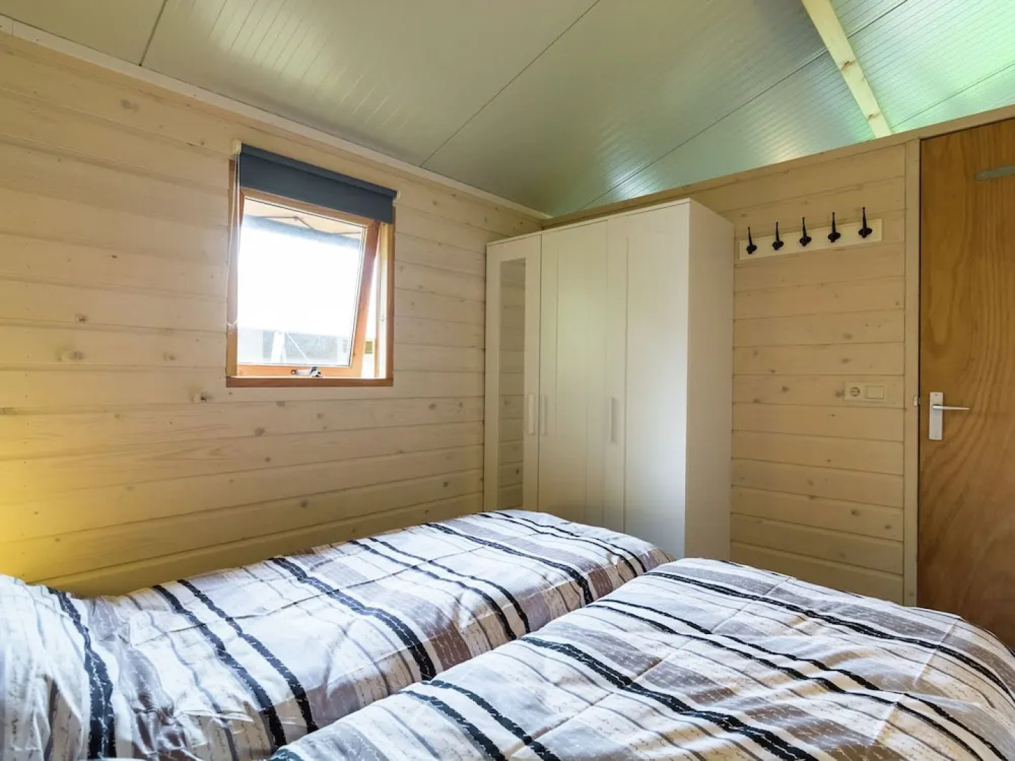 Modern Cabin Near Sea in Oosterend Terschelling