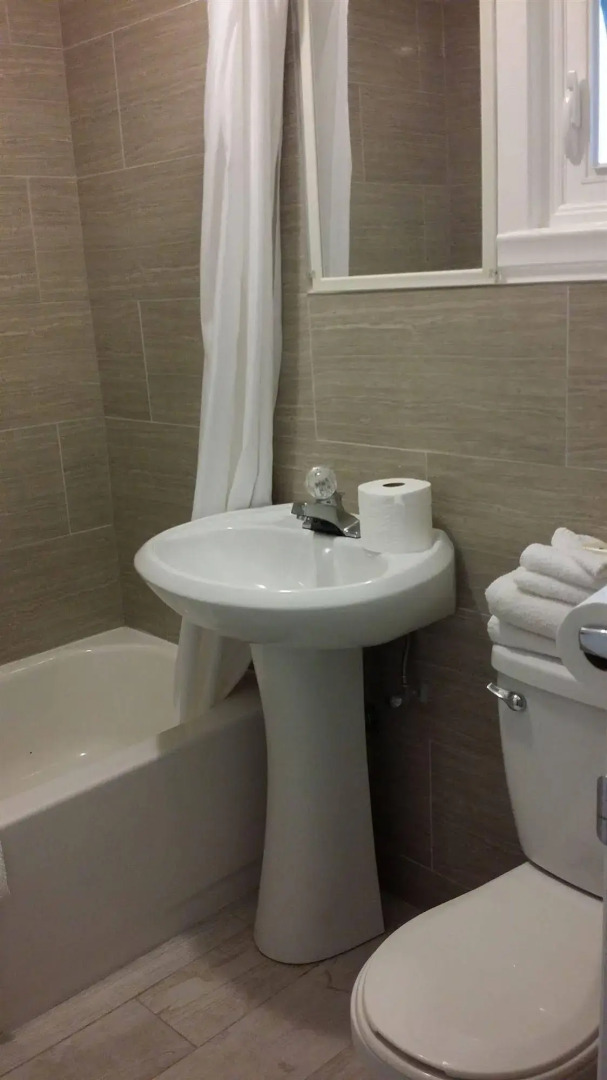 Pleasant Manor Motel