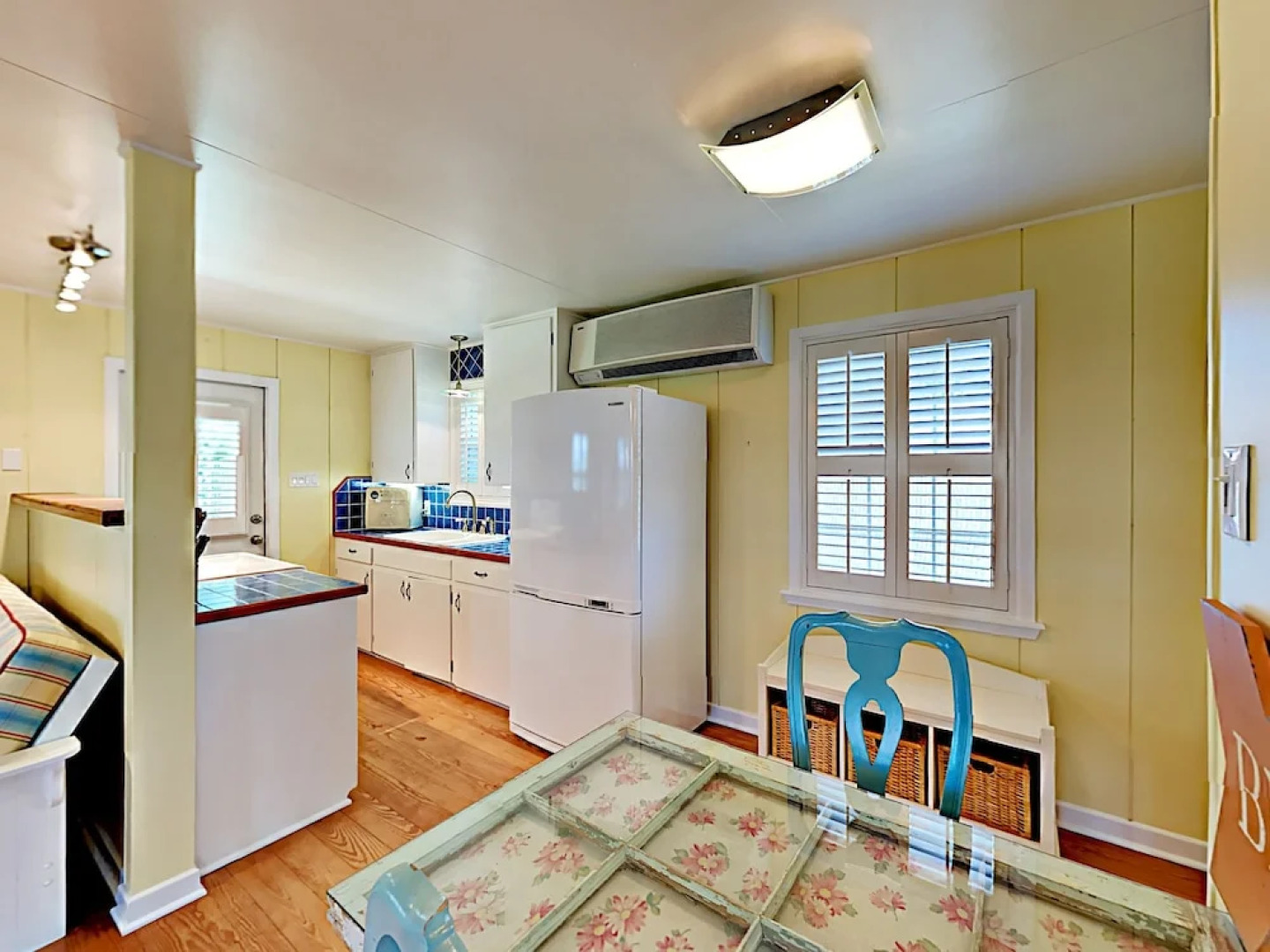 Breezy Cottage - One Bedroom Home