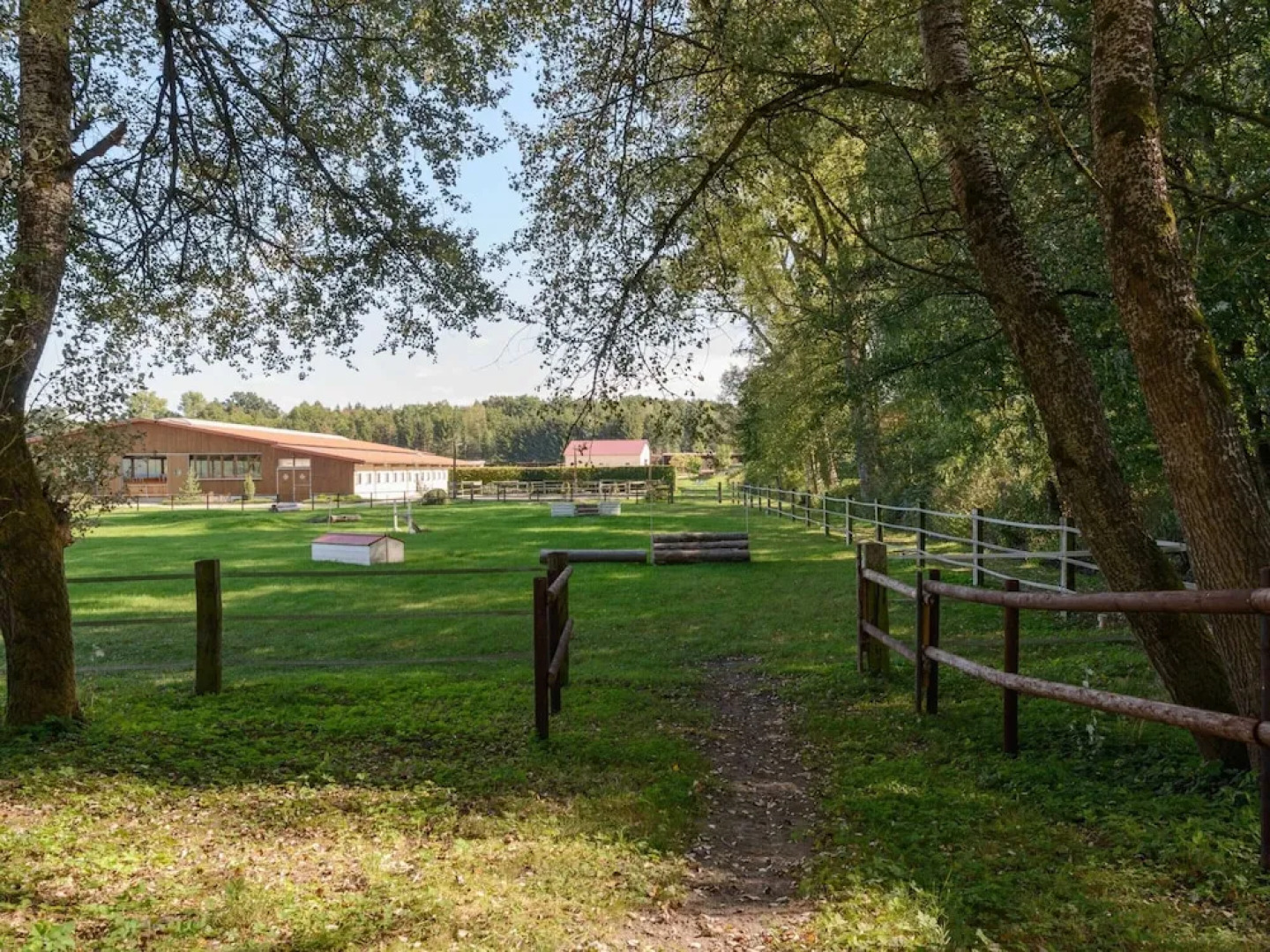 Holiday Home on a Horse Farm in Heath