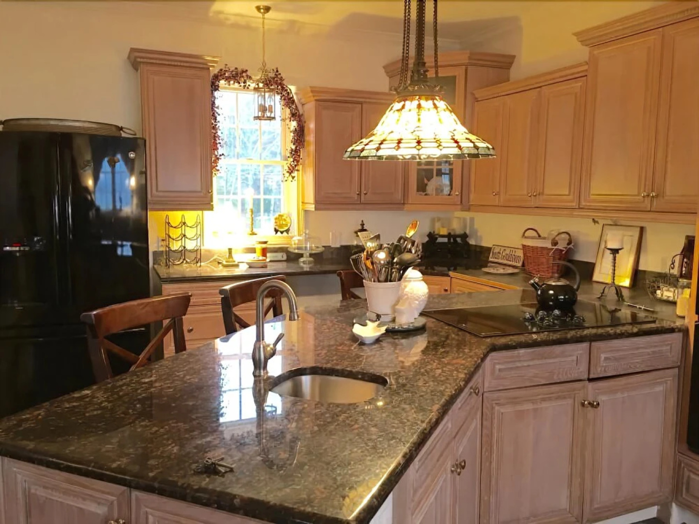 Clamshell by the Sea - Six Bedroom Home