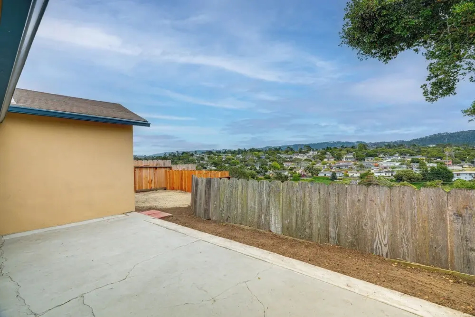 Peaceful Del Rey Oaks Retreat: 2 Mi to Beaches!