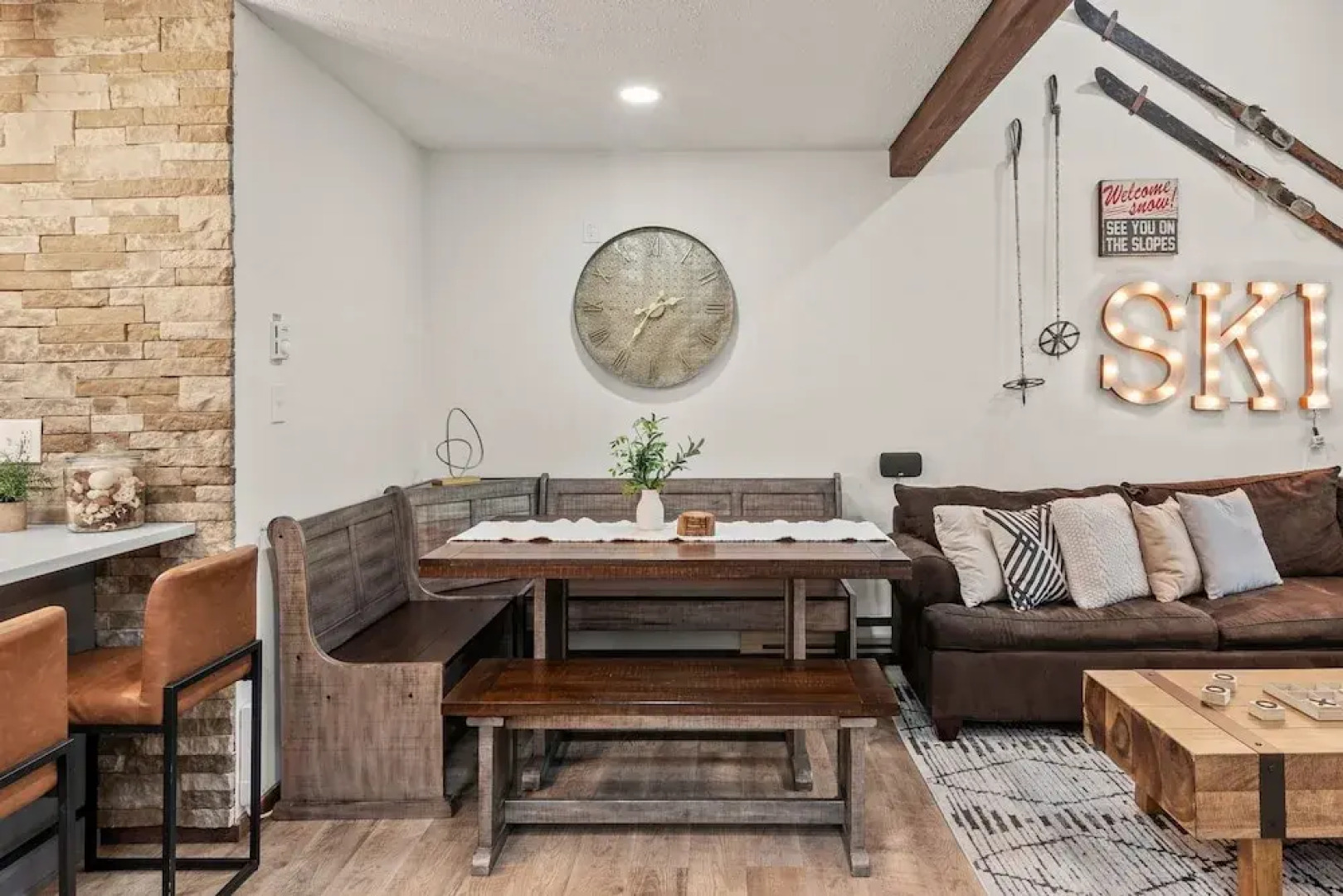 The Bear s Den by Avantstay Prime Location Renovated w Movie Game Room