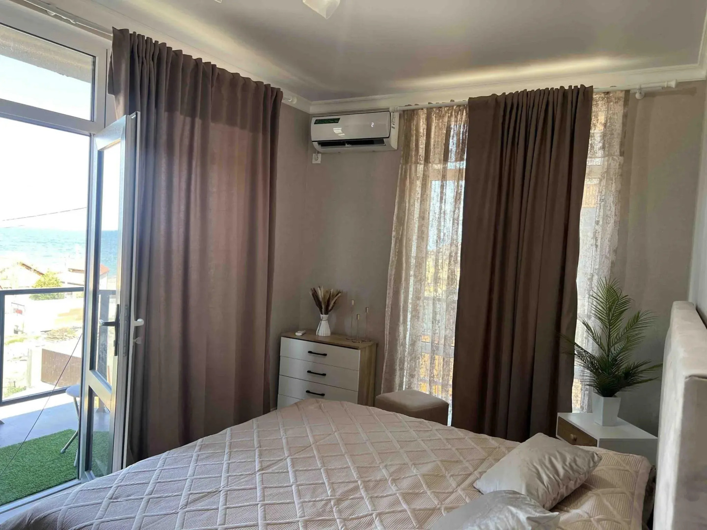 Современный двухэтажный коттедж у моря в пригороде Избербаша