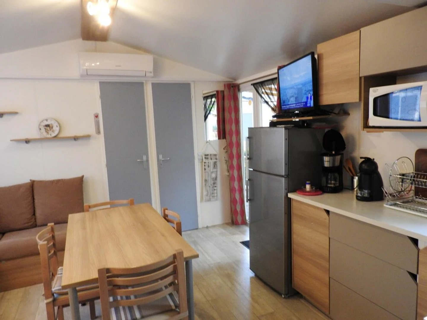 Bungalow With 3 Bedrooms in Valrasplage, With Shared Pool, Terrace and Wifi - 1 km From the Beach