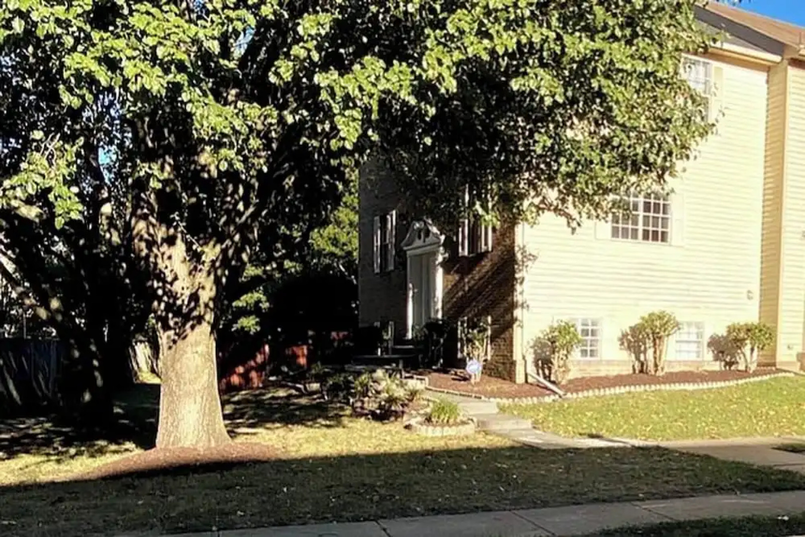 Room in House - The Modern Gem Furnished Bedroom