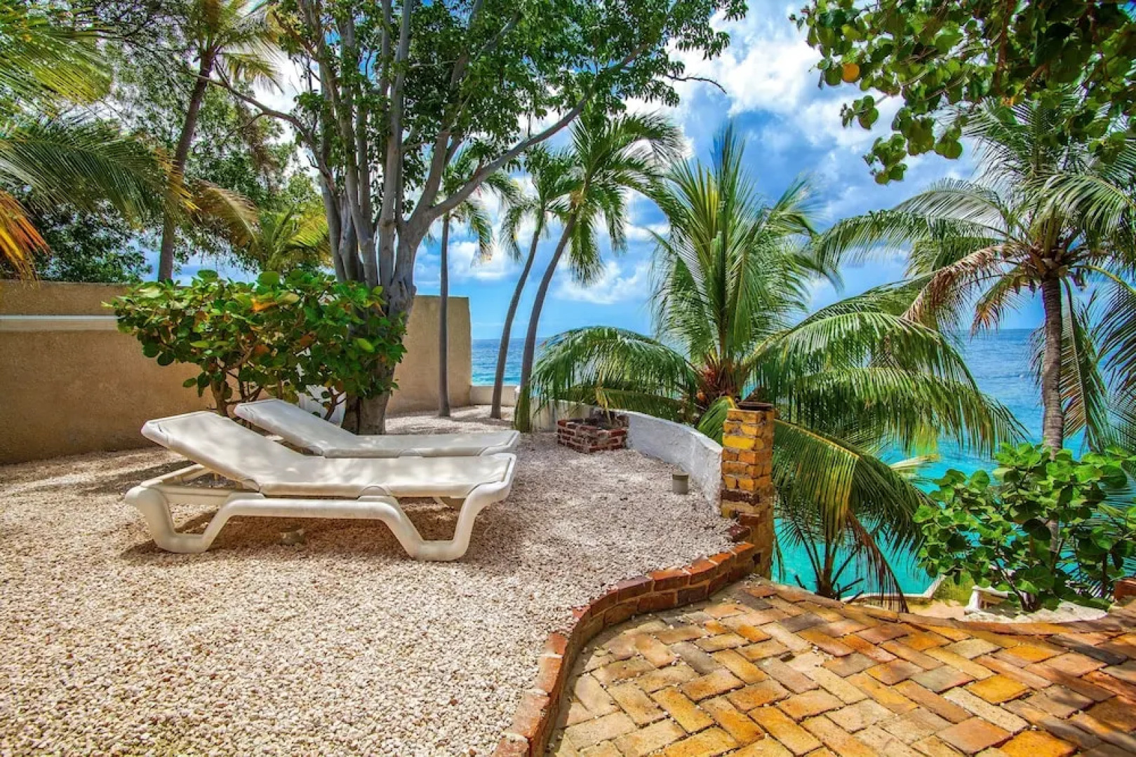 Sun Reef Village on Sea