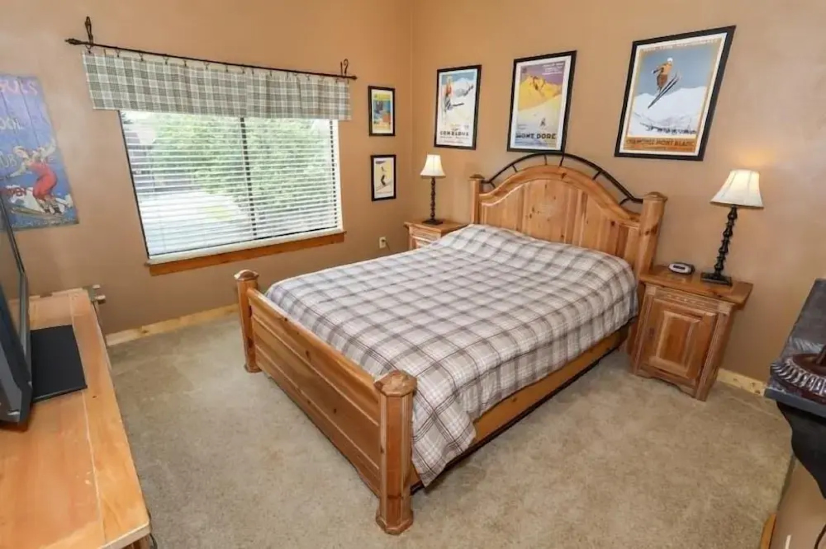 Seven Springs 2 BR Premium Condo, Walk to Slopes by RedAwnin