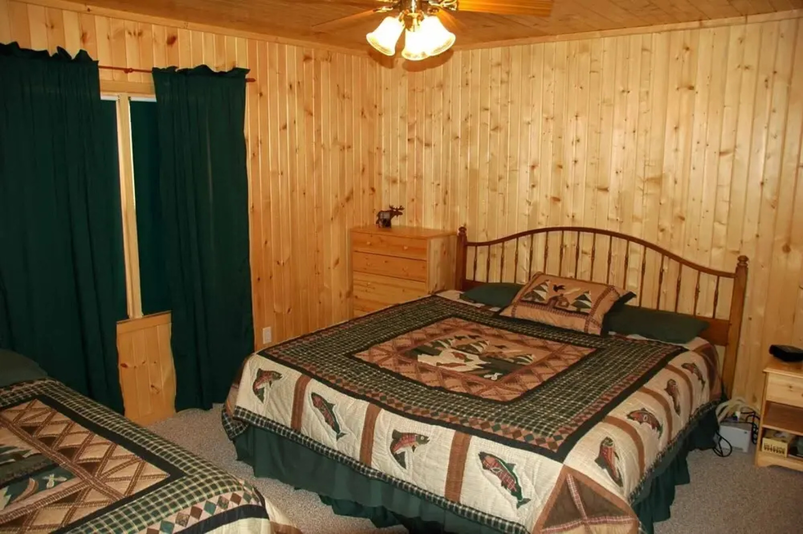 Taylor Lake Point 3 Bedroom Hotel Room by RedAwning