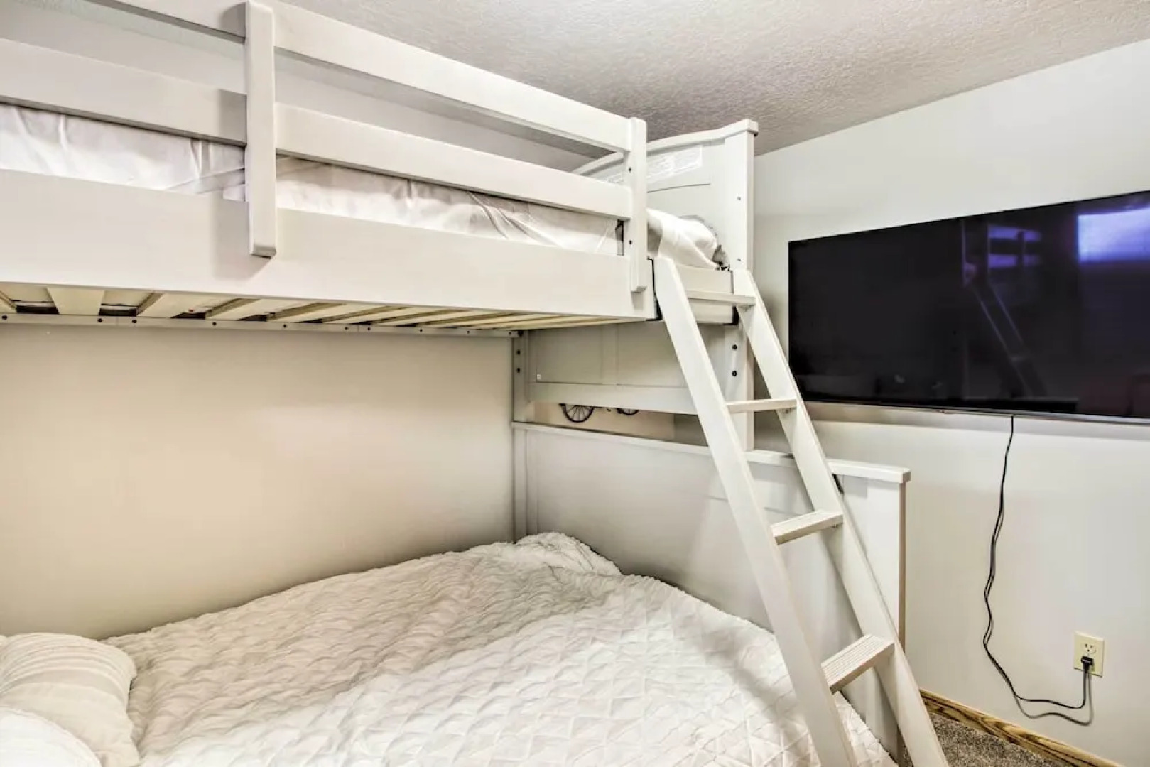 Waterfront Gull Lake w/ Dock: Family Friendly!