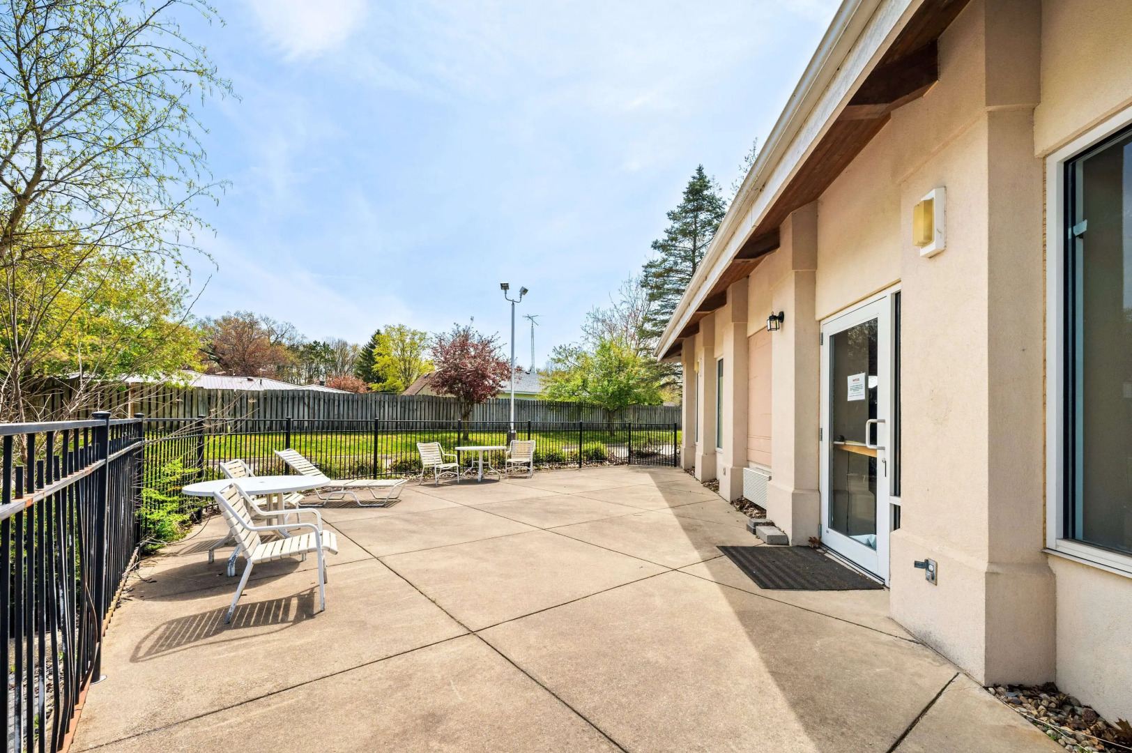 LakeWood Inn & Suites