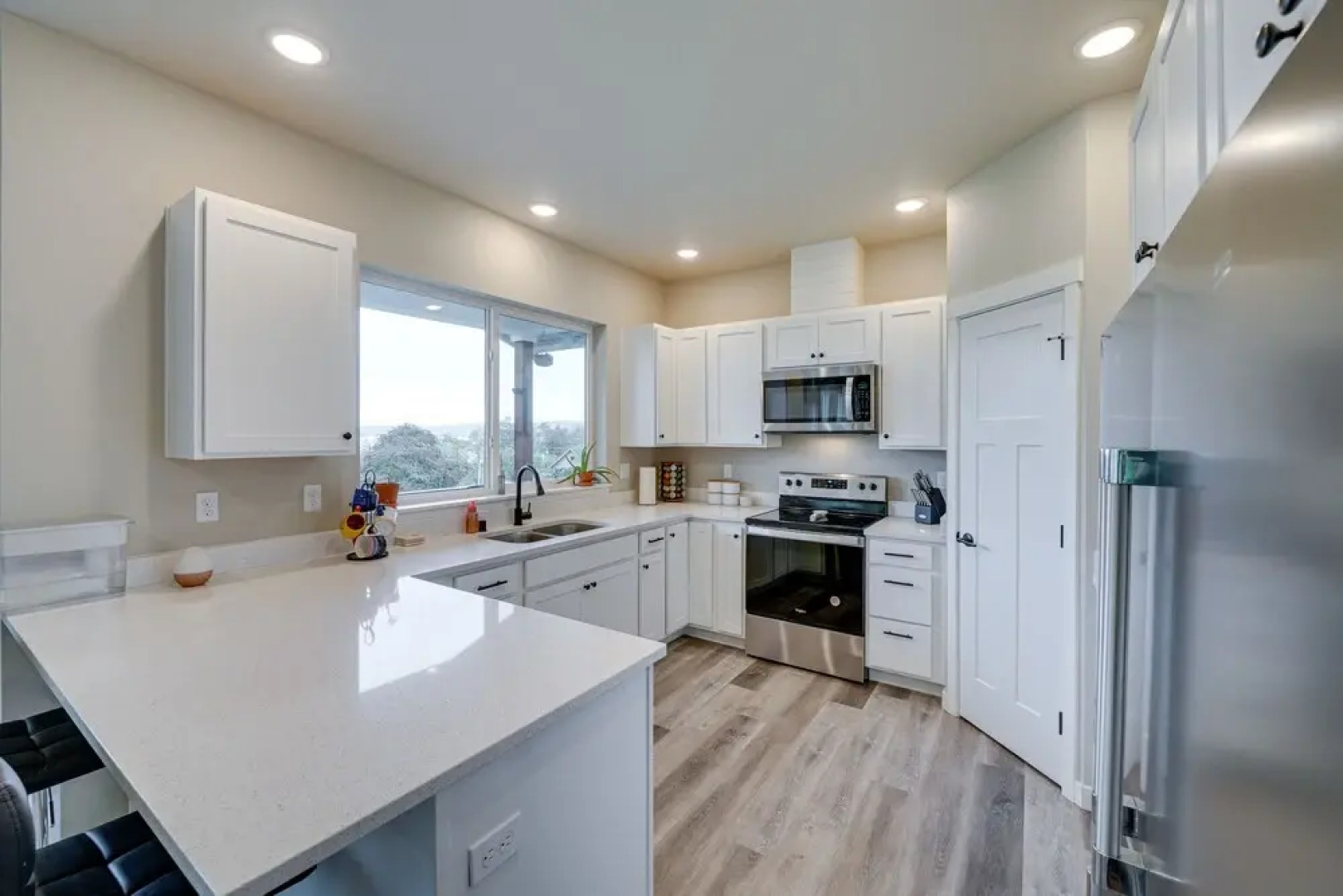 Modern Blaine Vacation Rental, 33 Mi to Vancouver!