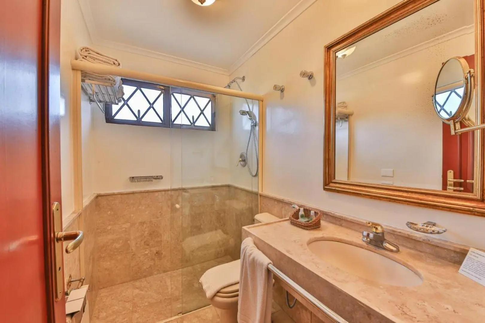 Le Suisse Elegance Hotel